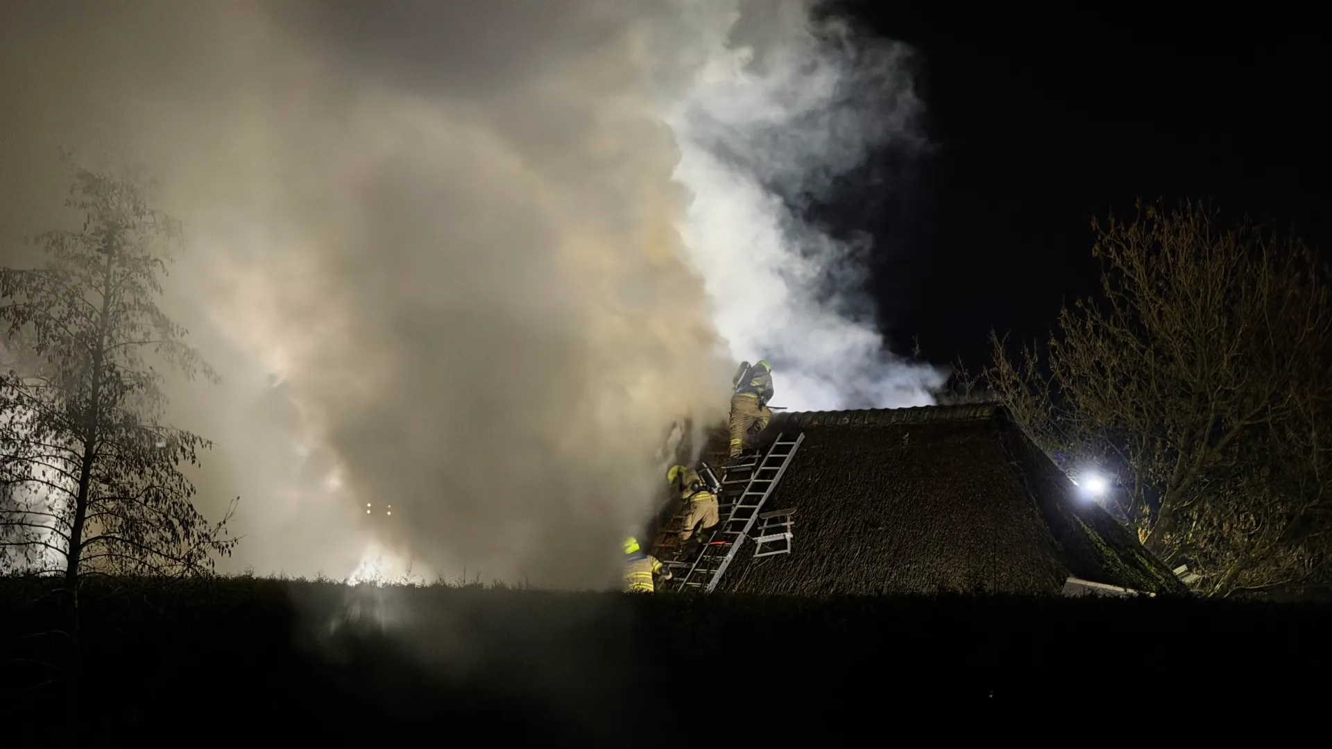 2025-12-04 brand in schuur