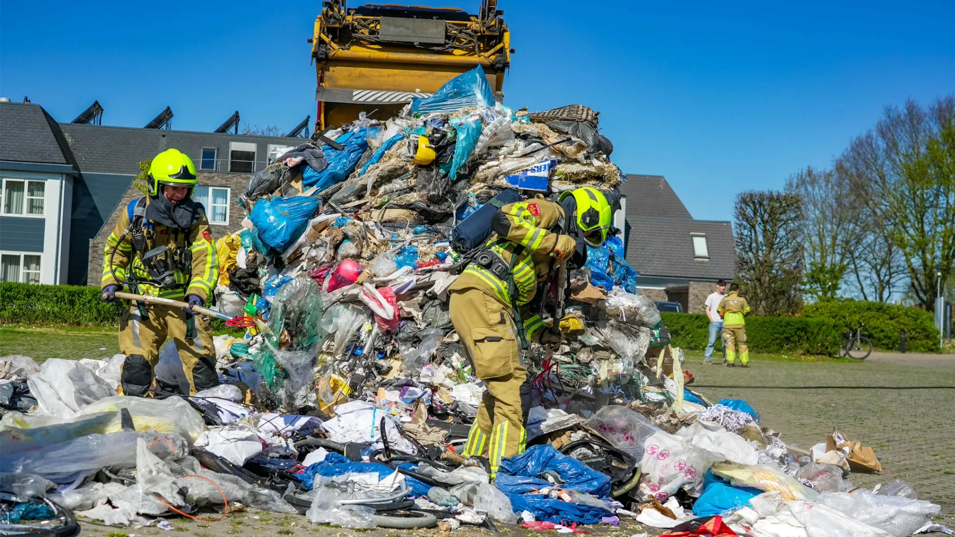 206-04-21 smeulende lading