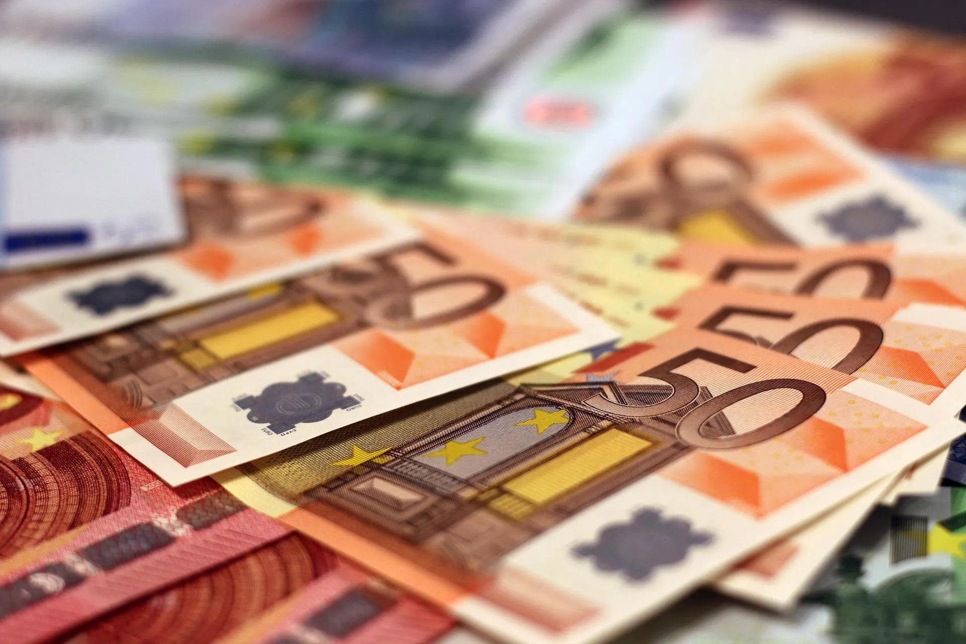money 1005477 1920 moerschy via pixabay