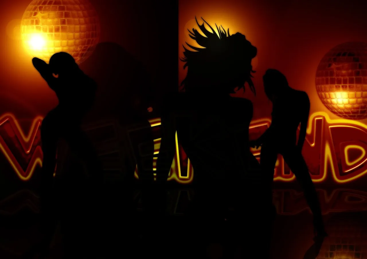 silhouette 447498 1280