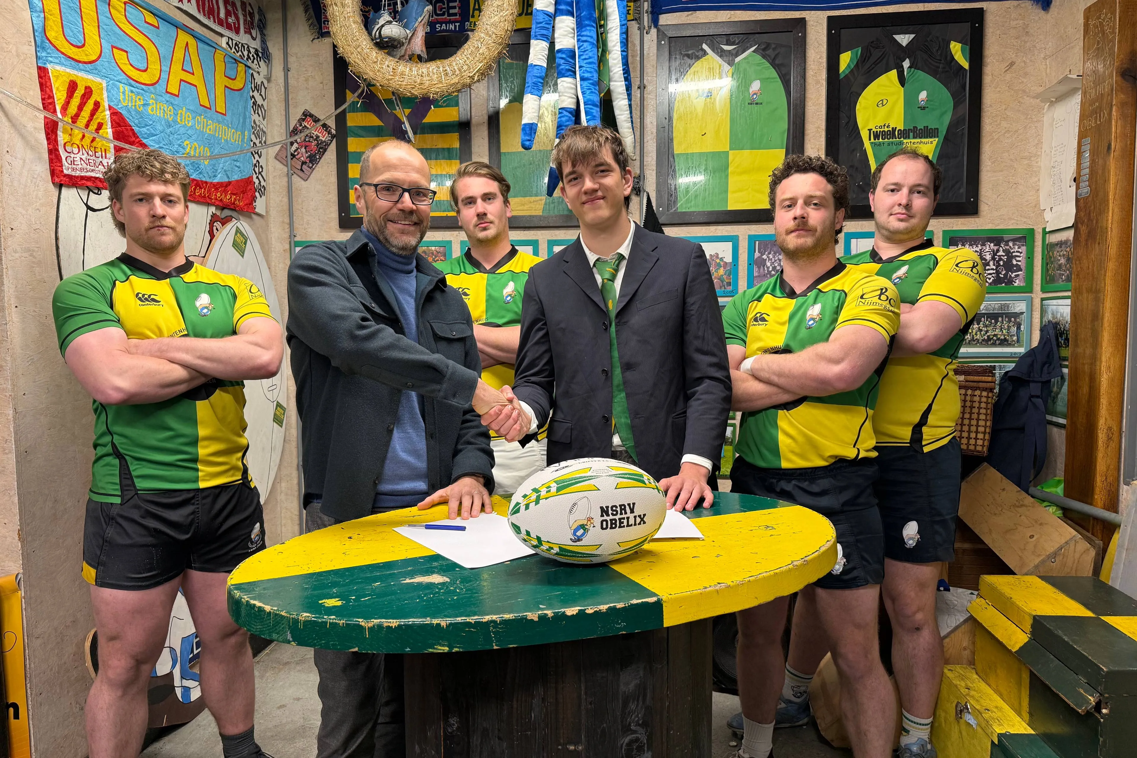 rugbyers tegen afvalgooiers