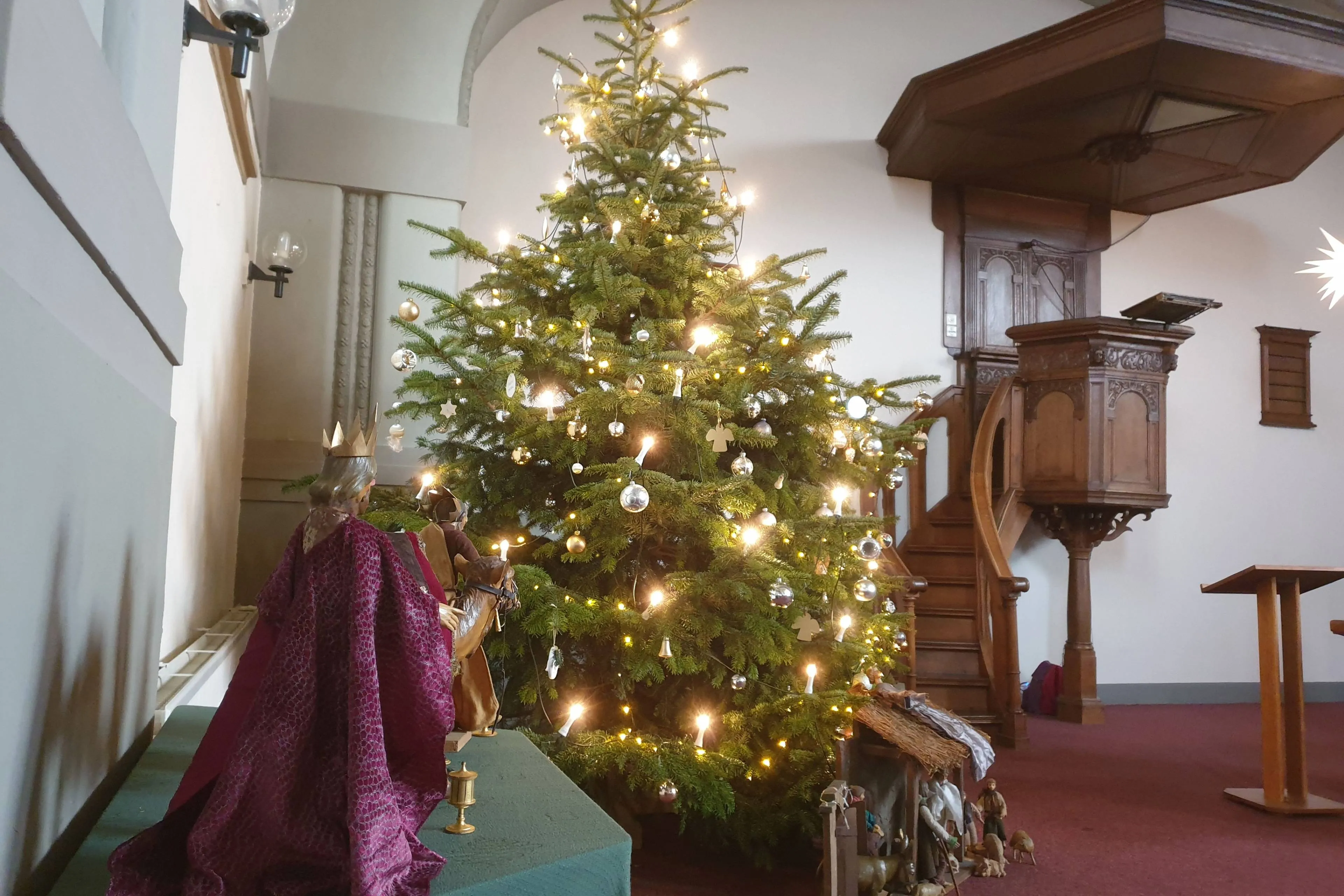 Zingen bij de kerstboom Lutherse keri