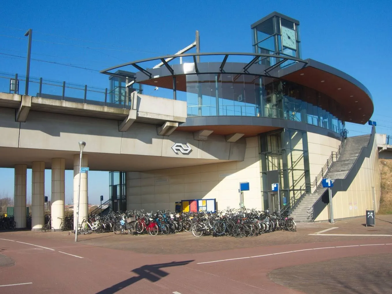 Nijmegen railway station Lent c Seimen Burum