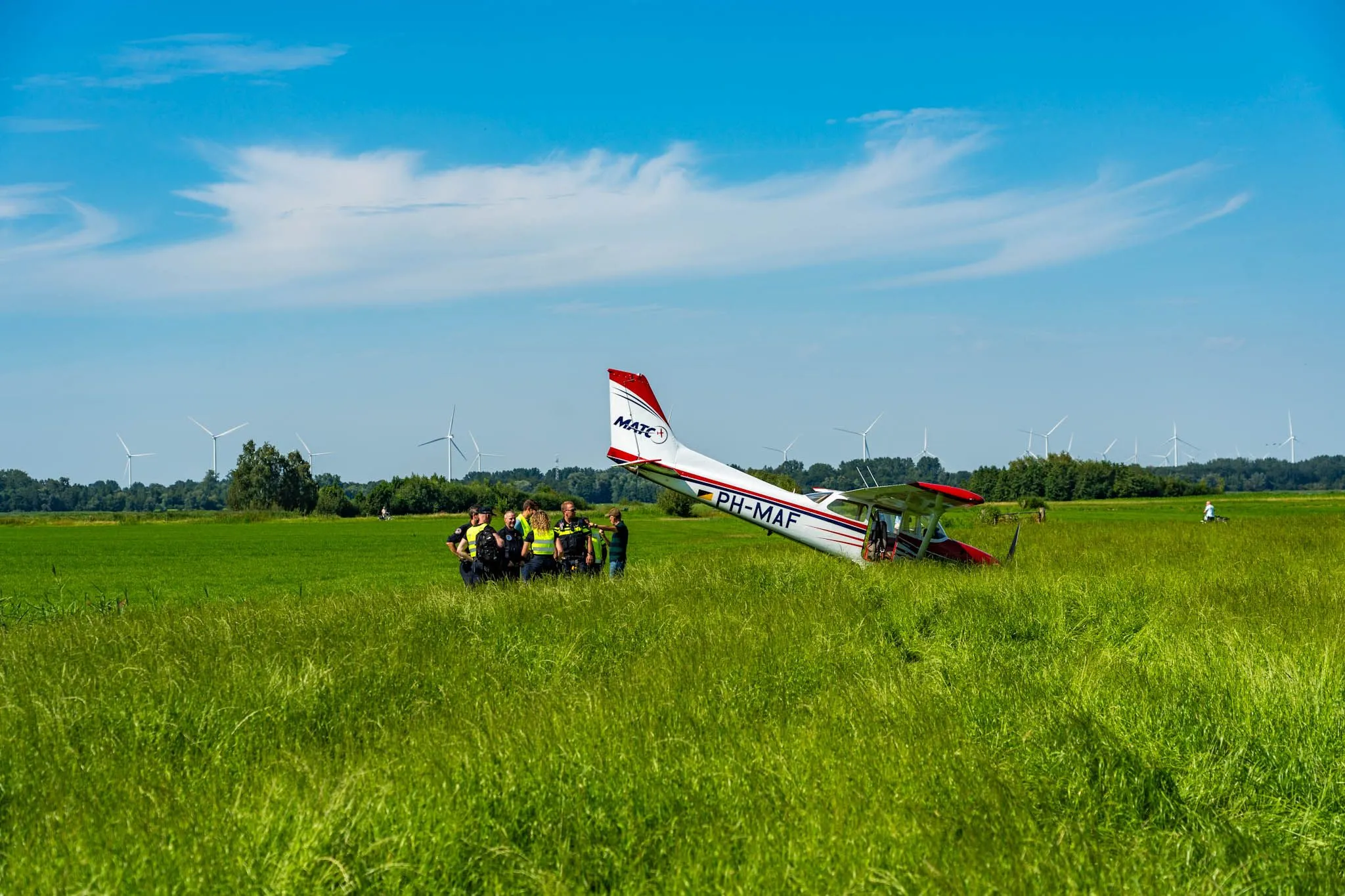 Vliegtuigje maakt noodlanding Nunspeet