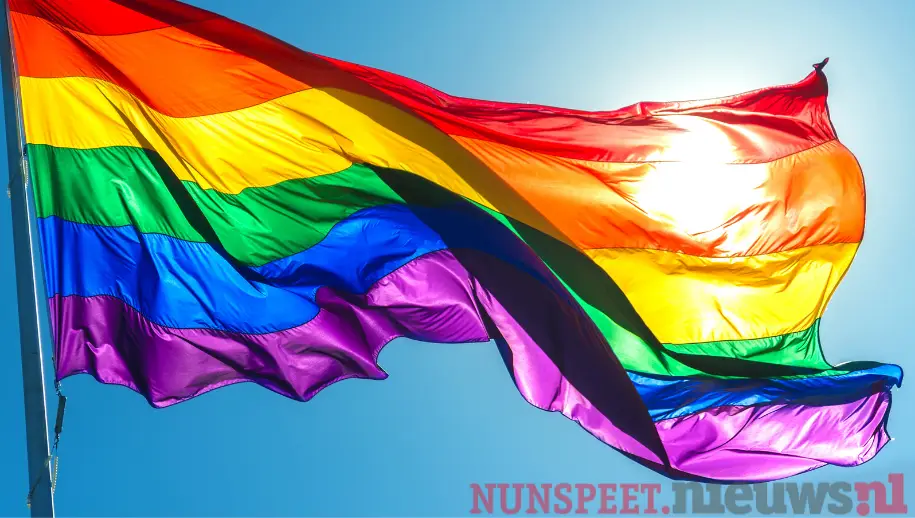 True Colors organiseert vlaggenactie op Coming Out Day