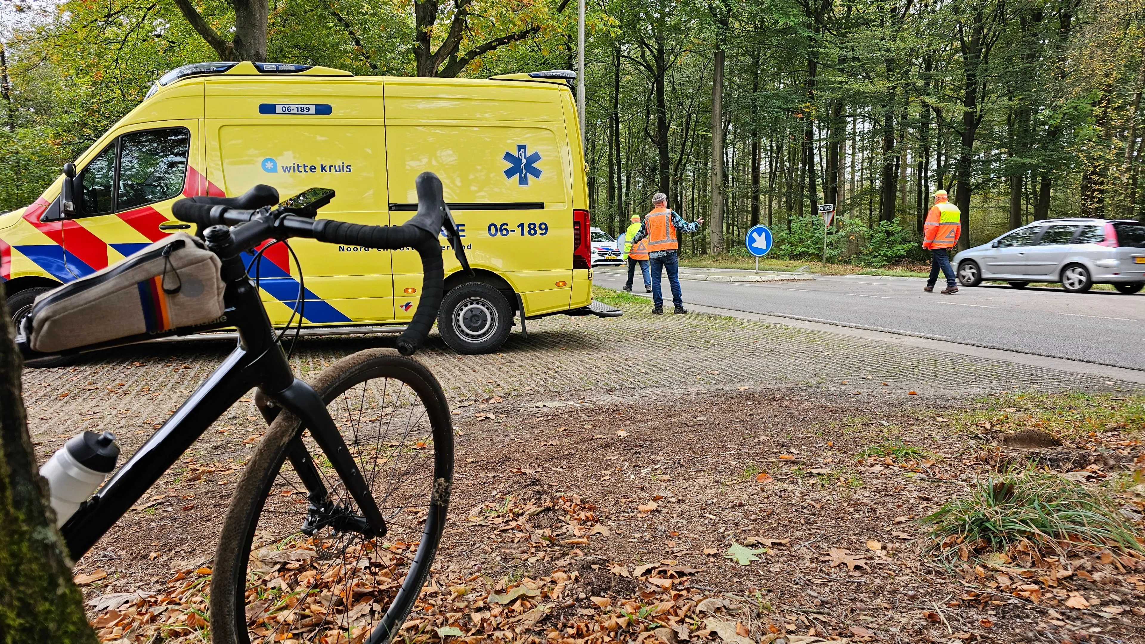 Wielrenner komt ten val op Nunspeterweg in Elspeet