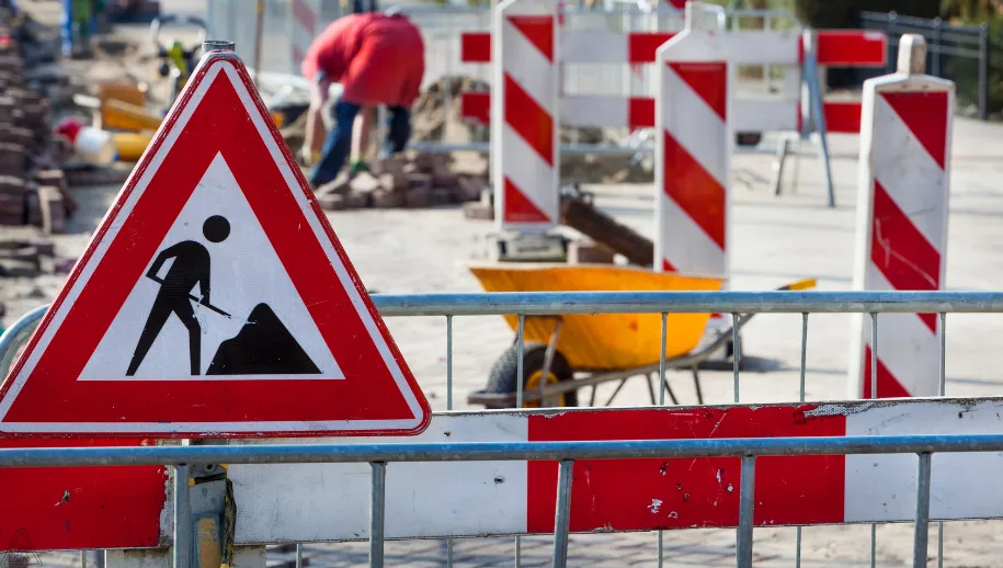 Elspeterweg afgesloten tijdens plaatsen tunnels