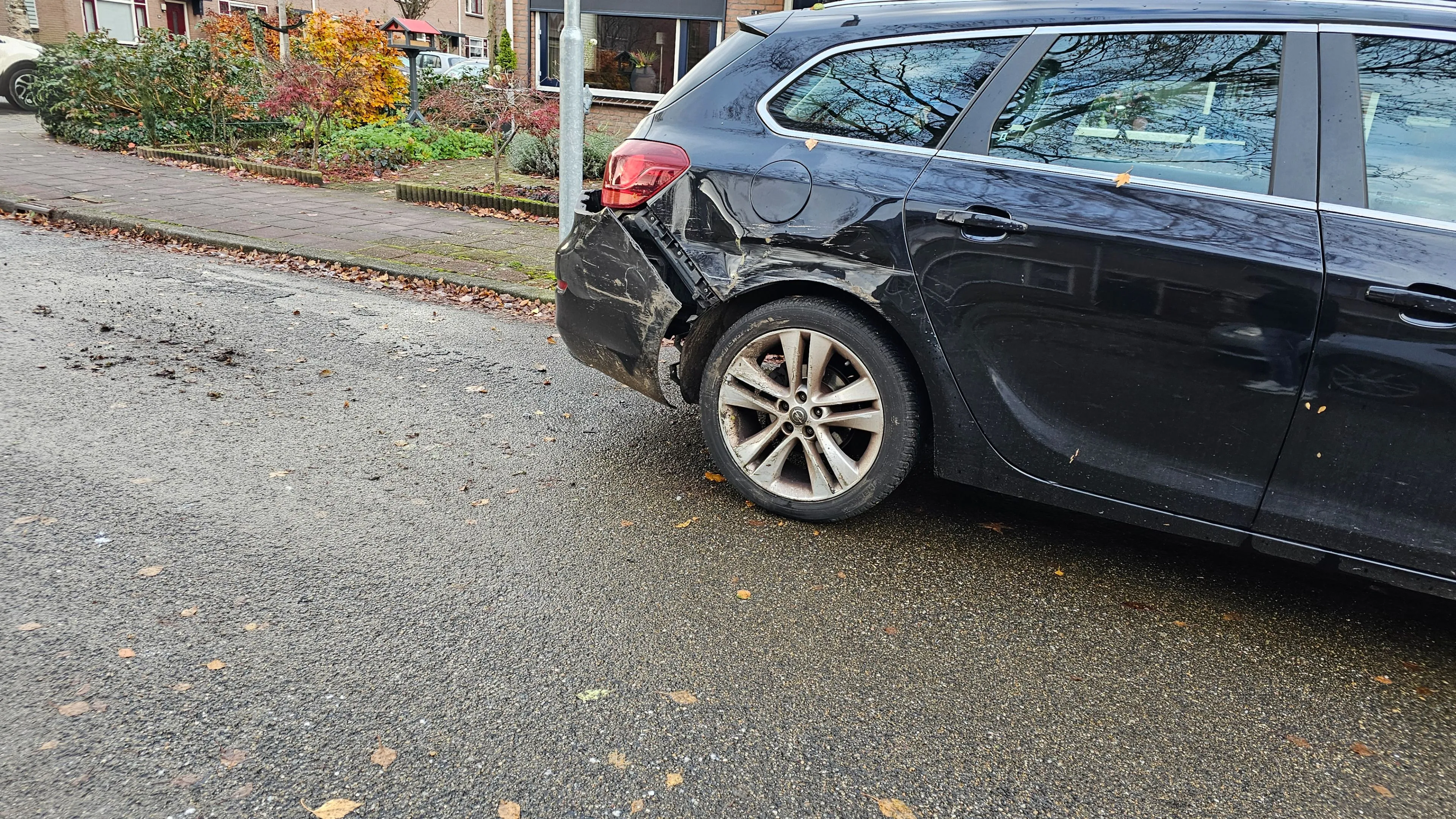 Gemeentewagen veroorzaakt schade in Nunspeet