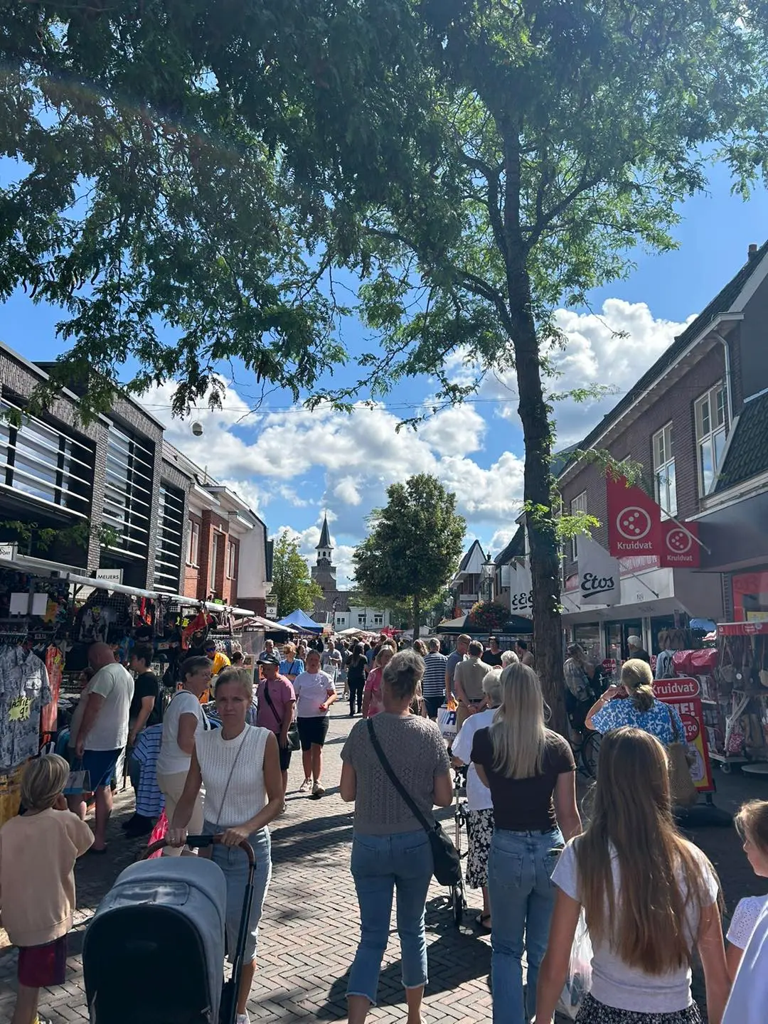 Zomermarkten brengen kunst, muziek en koopjes naar Nunspeet