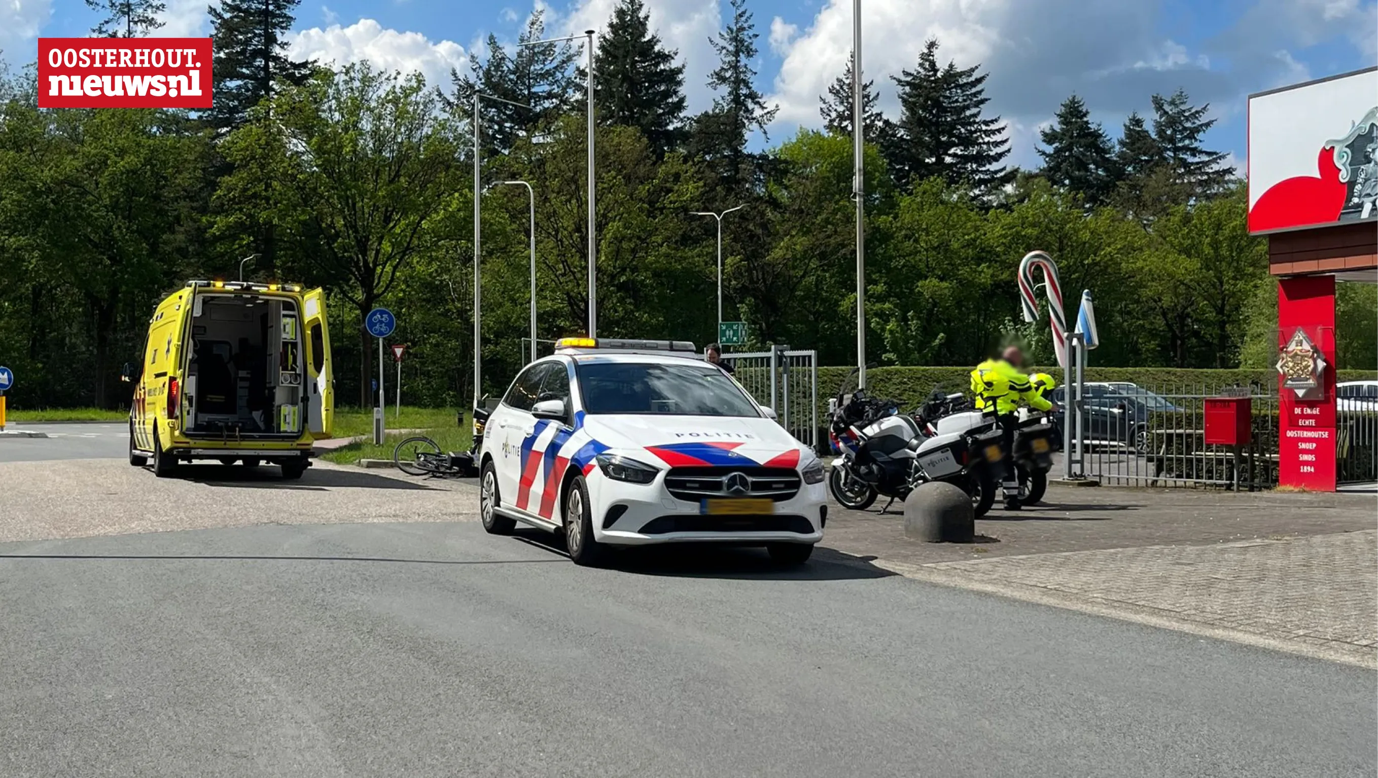 Fietser gewond na aanrijding Karolusstraat