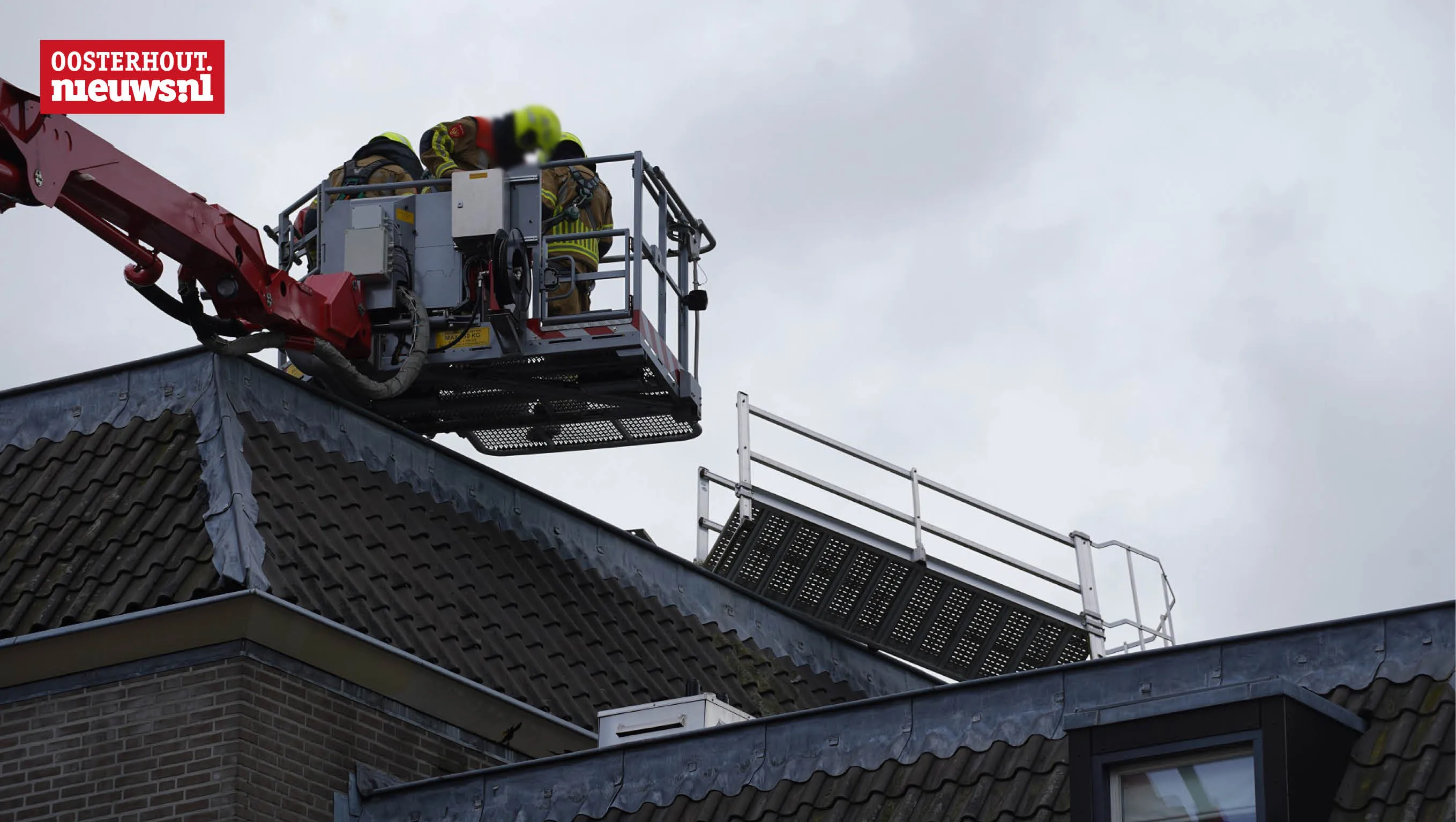 Noodtrap appartementencomplex De Braak waait los