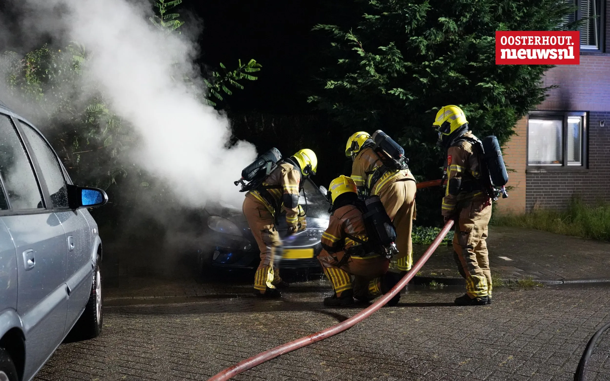 Auto en woning Dr. Vlimmenstraat beschadigd na mogelijke aanslag
