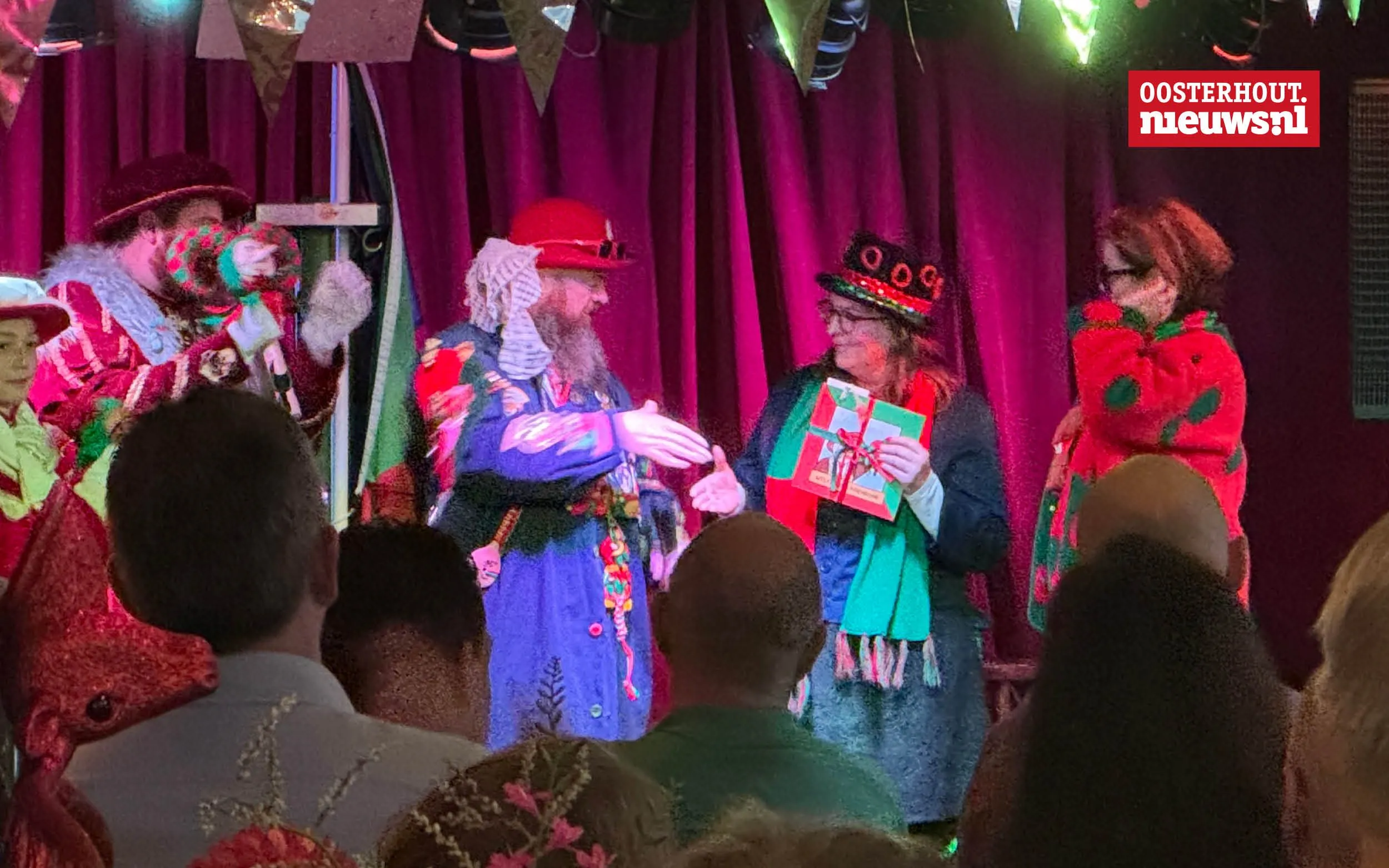 Joep en Annette presenteren carnavalsboek 'Welkom in Kaaiendonk'