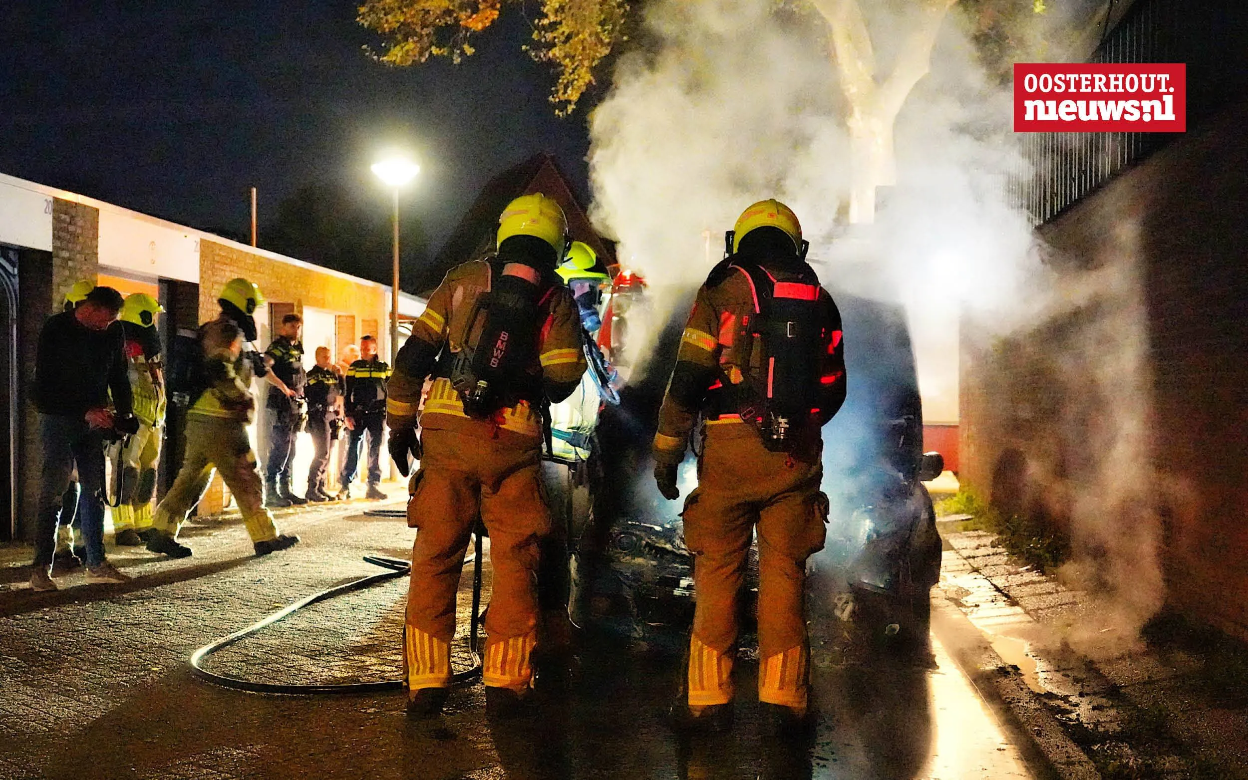 Brandweer voorkomt grotere schade bij autobrand Pottebakkerstraat