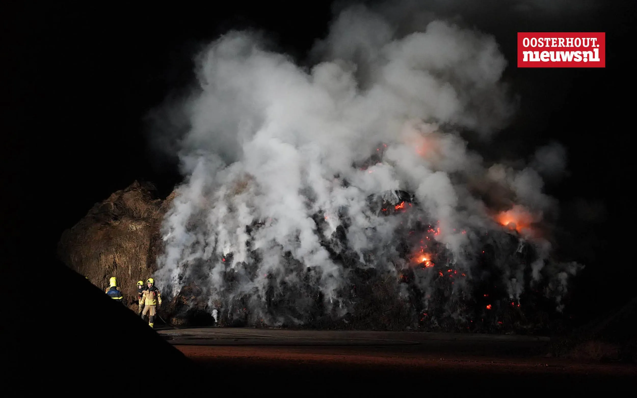 Veel rookontwikkeling bij brand grote berg maaisel langs Statendamweg