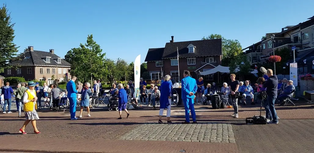 Blauwe Dinsdag kleurt Overbetuwe: feest, muziek en aangepaste route door Elst
