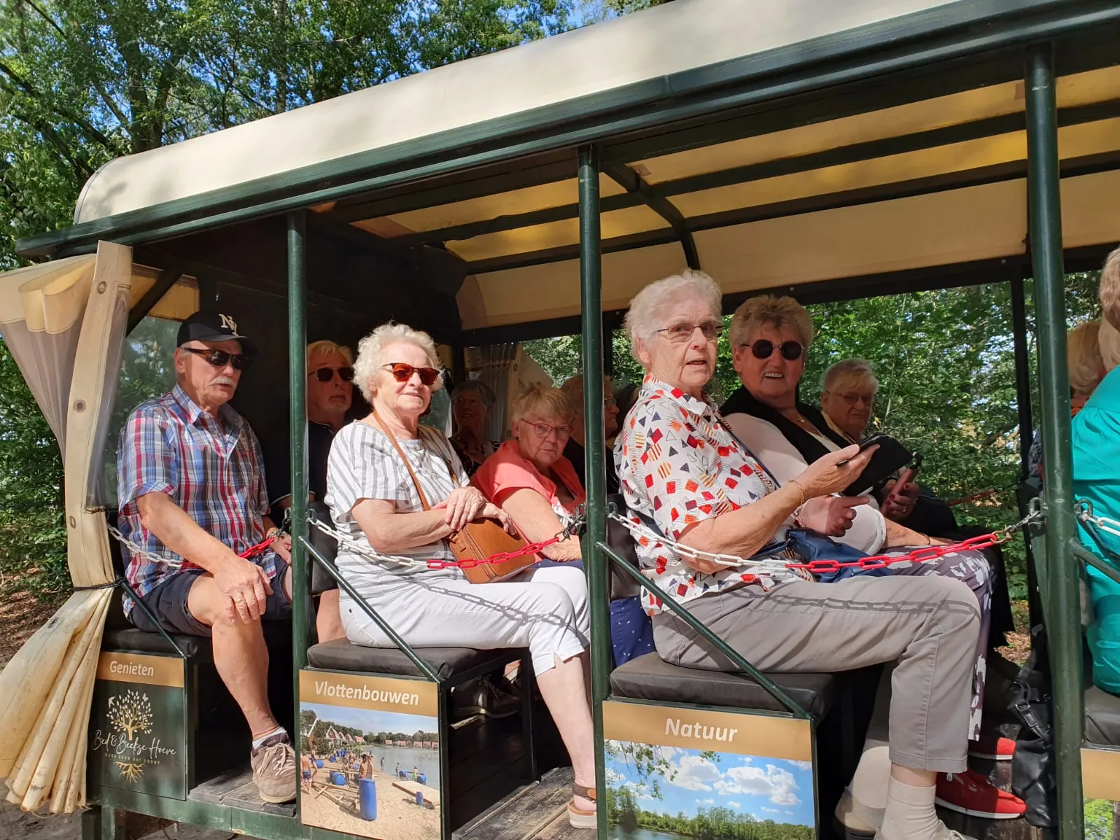 Tocht met een huifkar naar de hei met de Zonnenbloem Heteren