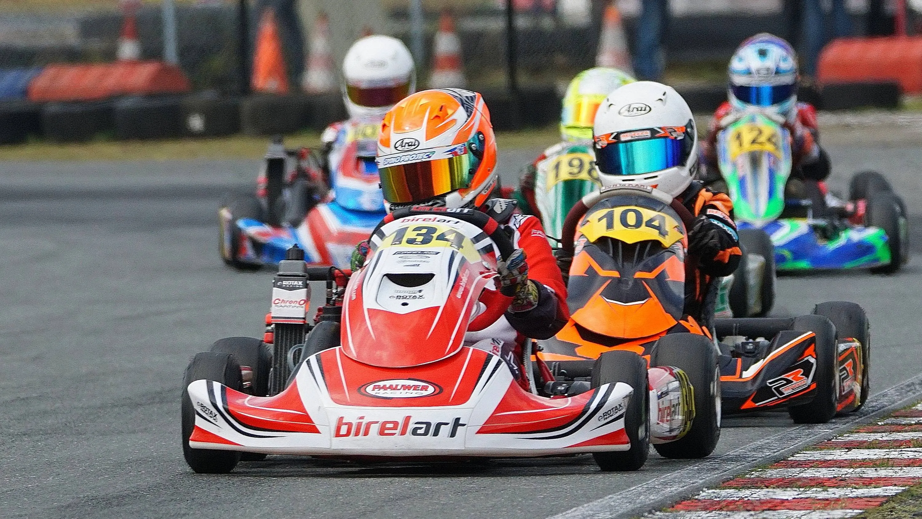 cees muys met nummer 134 met geweldige onhaalrace naar zege bij nk karting