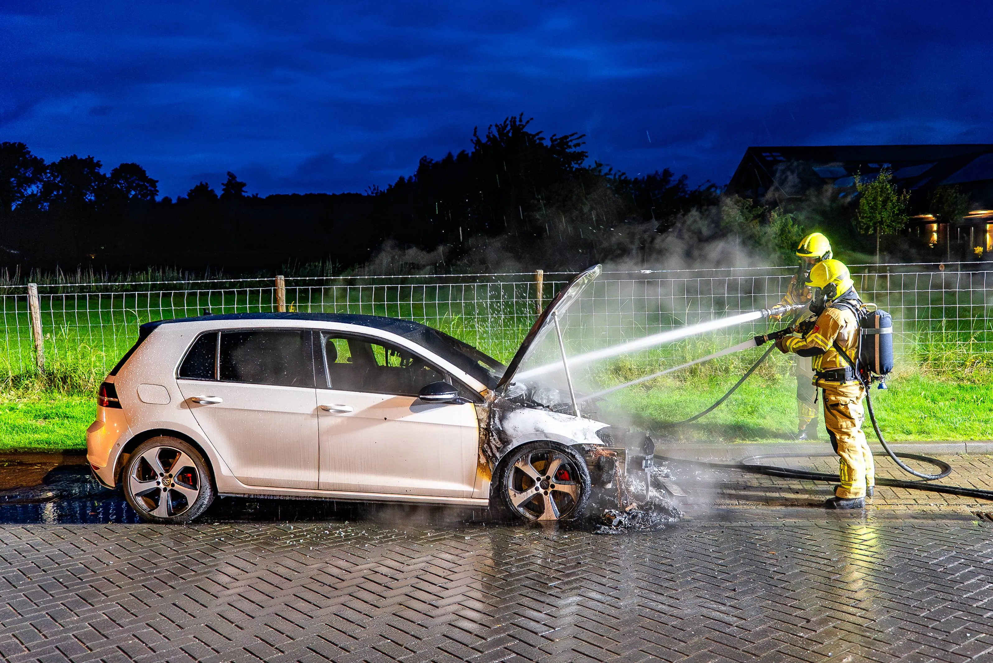 14-06 Driel autobrand