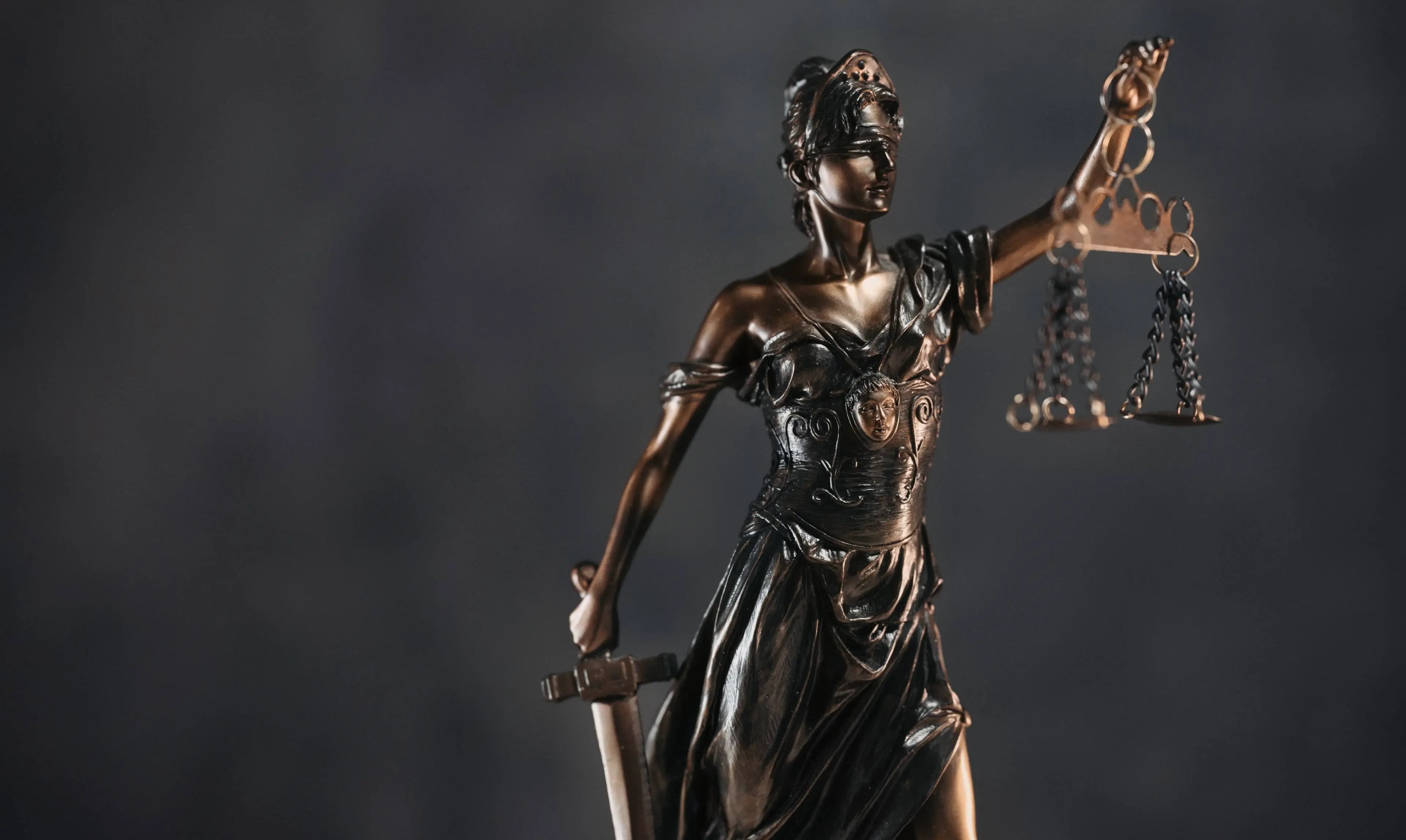 OM, Rechtbank, Justitia