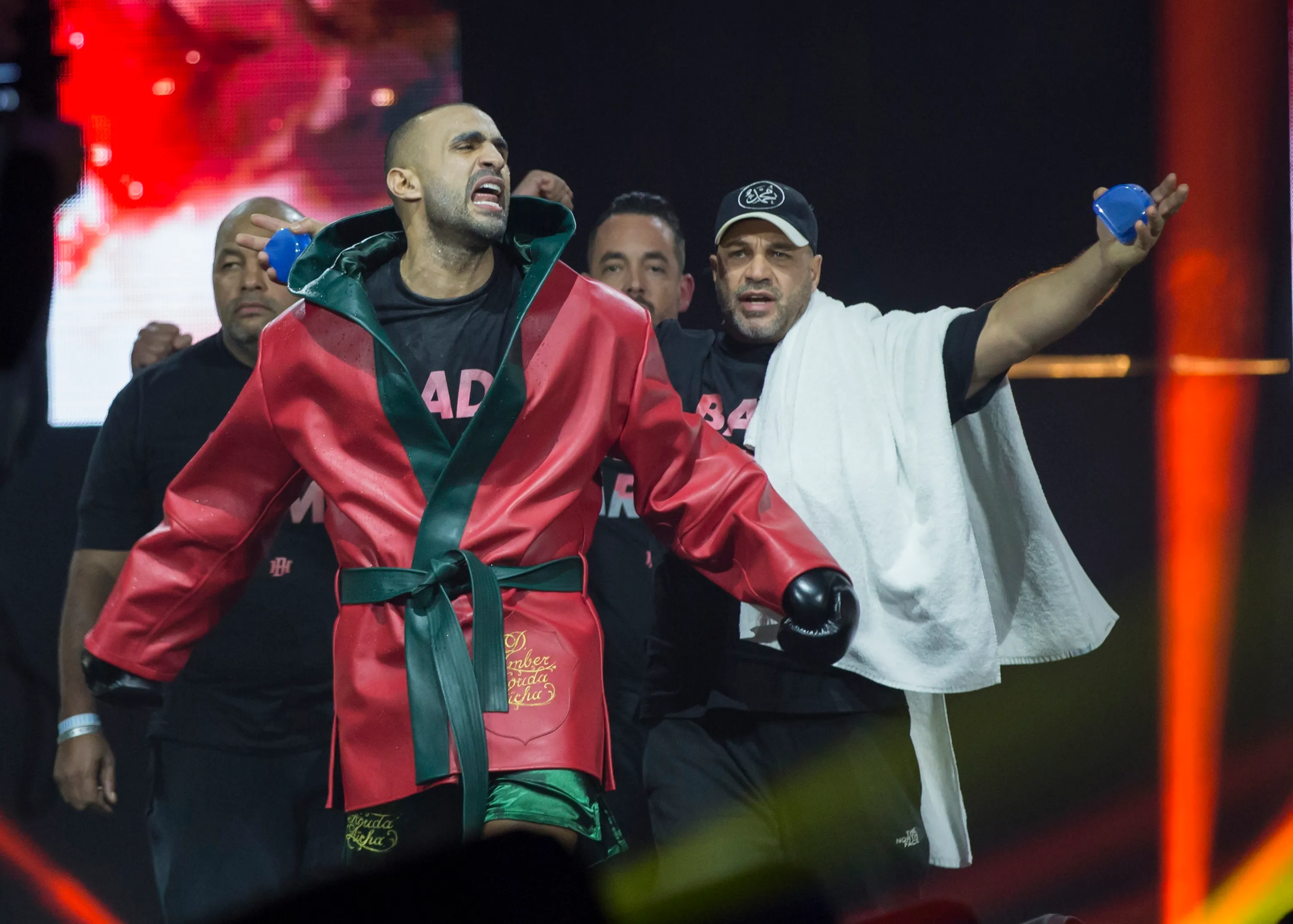 Emotionele Badr Hari zegt gevecht in tranen af uit solidariteit Marokko: "Niet gepast" (VIDEO)
