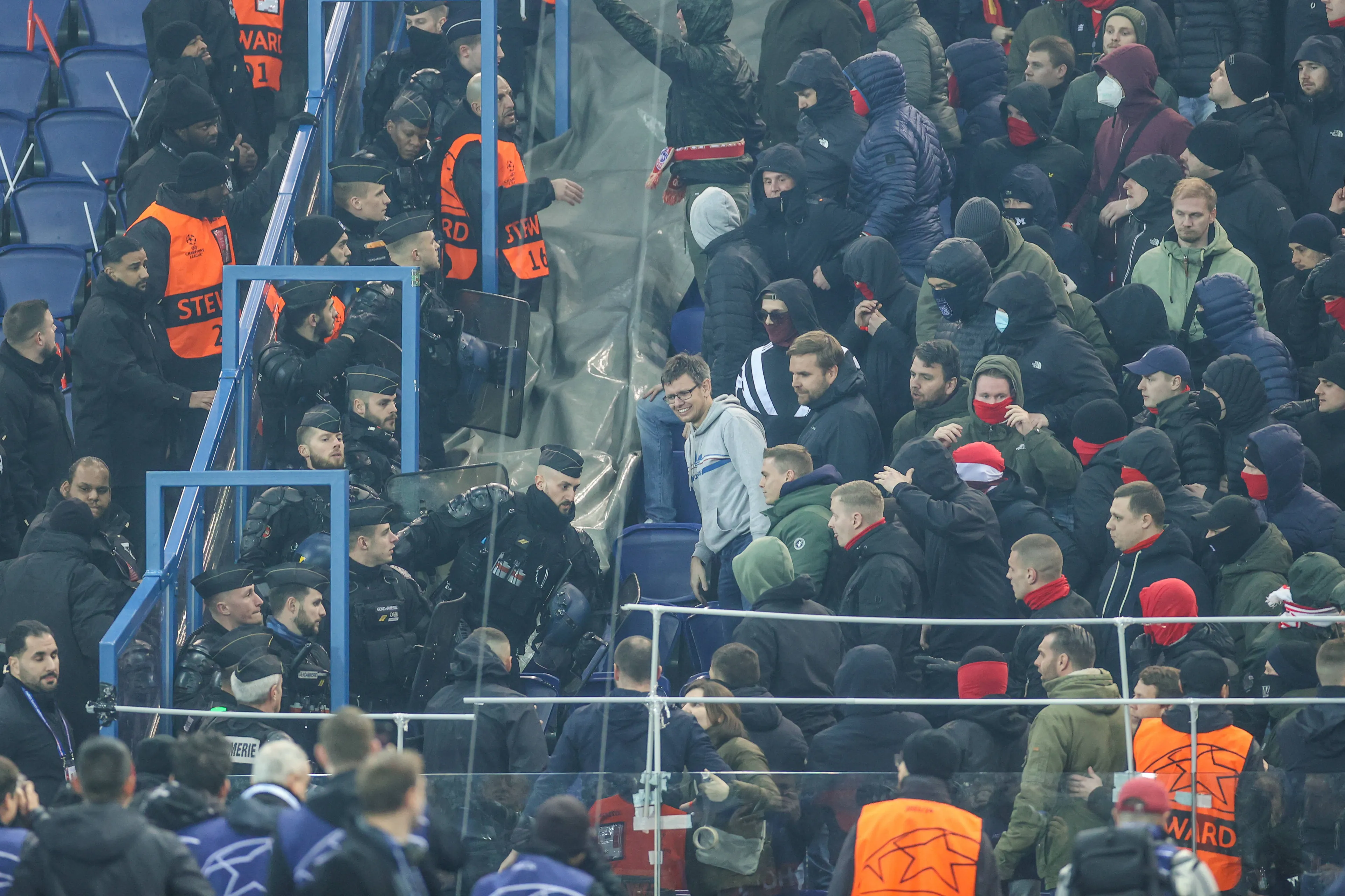 Bayern München-fan gaat viraal na mishandeling tijdens Champions League wedstrijd tegen PSG