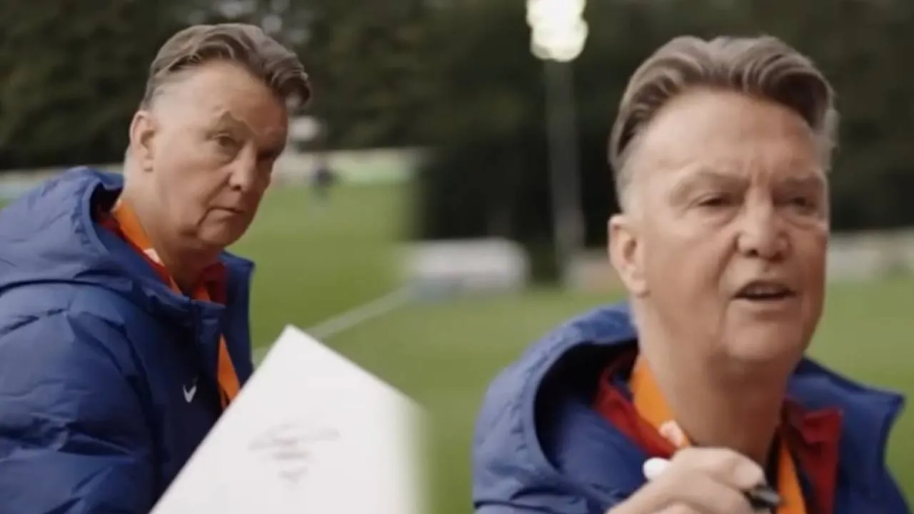 Louis van Gaal en Denzel Dumfries geconfronteerd over WK in Qatar (VIDEO)