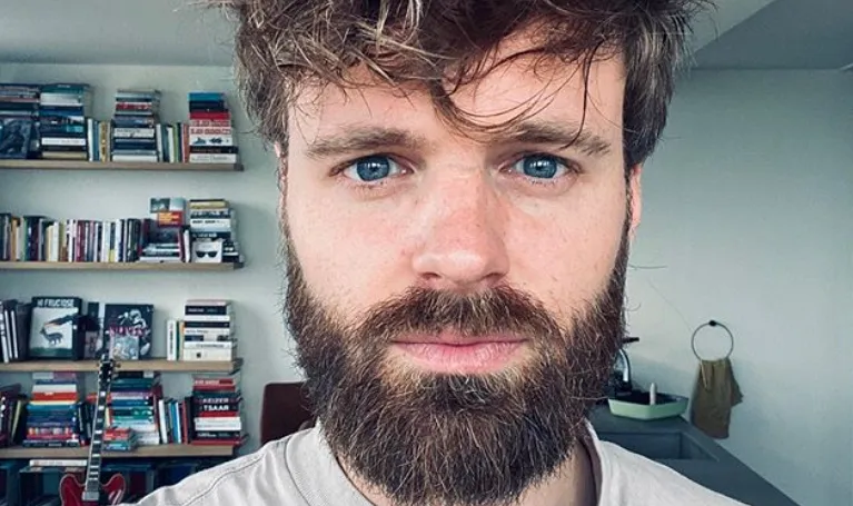 Tim Hofman over jeugd: "Ik droeg make-up op schoolfeestjes" (FOTO)