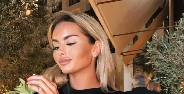 Sarah van Soelen toont haar nieuwe vriend...(FOTO)