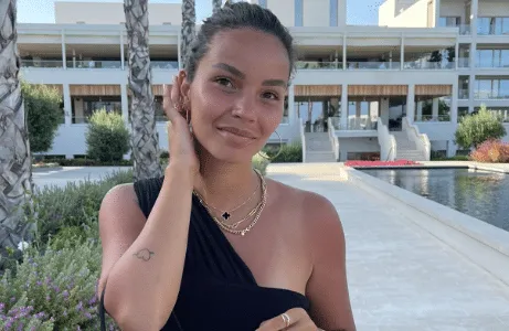 Monica Geuze op date met twintig jaar oudere man uit buitenland: "Lars Veldwijk zat ook in restaurant" (VIDEO)