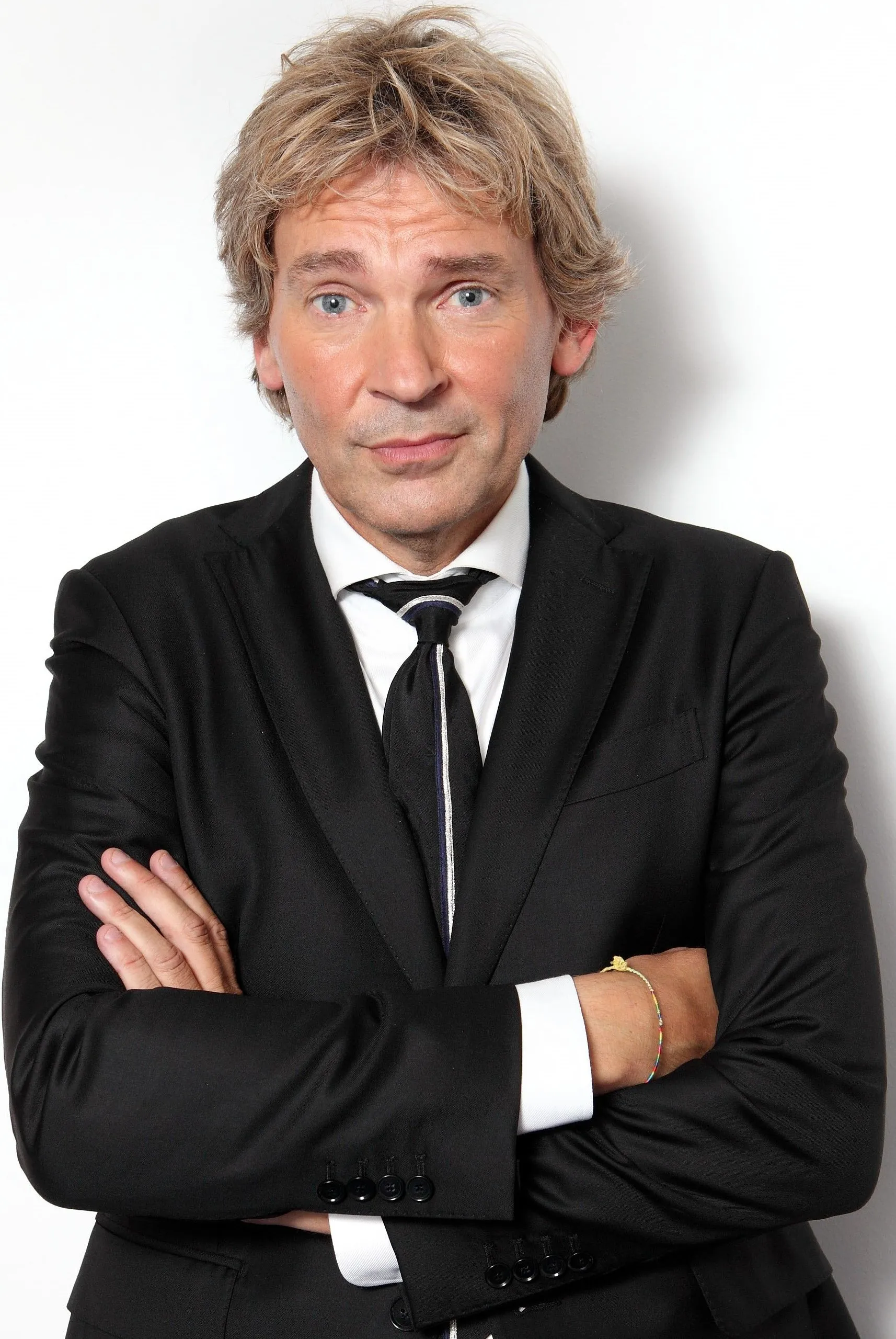 Matthijs van Nieuwkerk vlucht het land uit na RTL-rel: betrapt in een Porsche