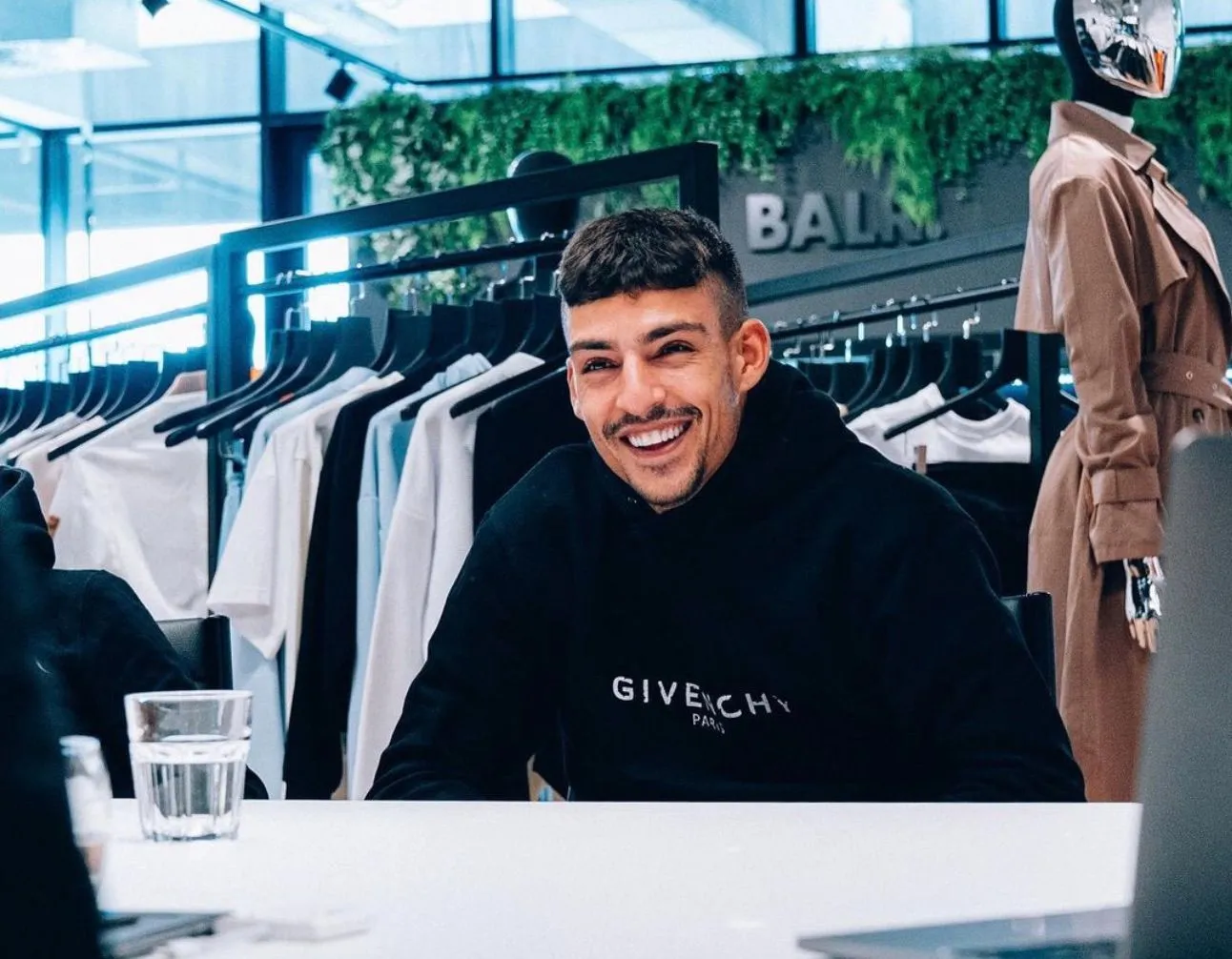 Rapper Boef verkoopt huizen aan bekende voetballer