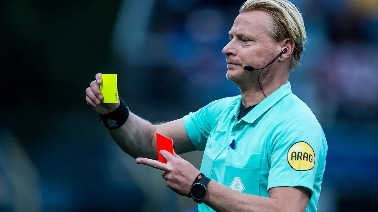 FIFA noemt geruchten over invoering blauwe kaart voorbarig