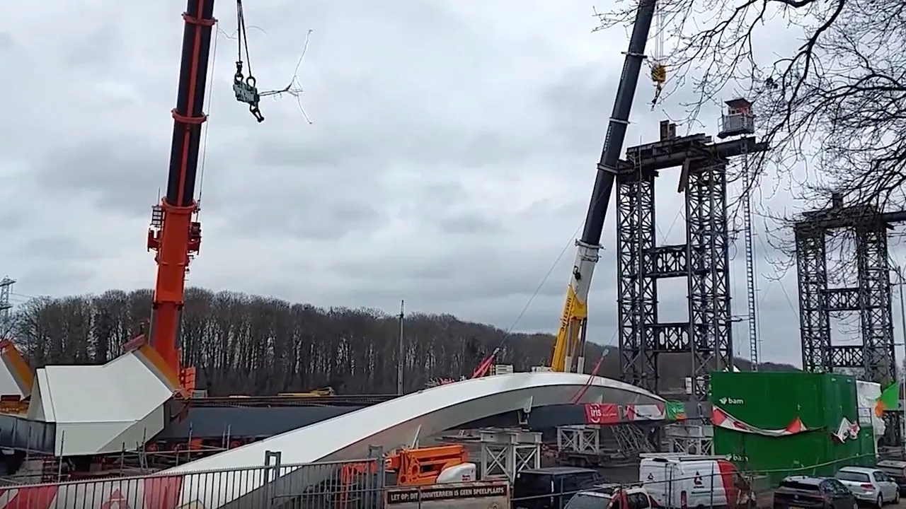 Brug valt op bouwvakkers in Lochem, meerdere doden