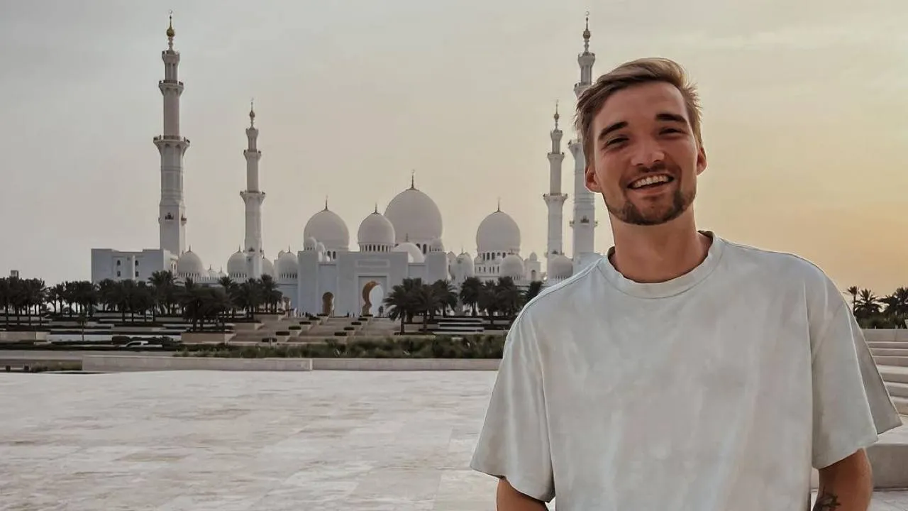 Gio Latooy onthult hoeveel hij per vlog verdient