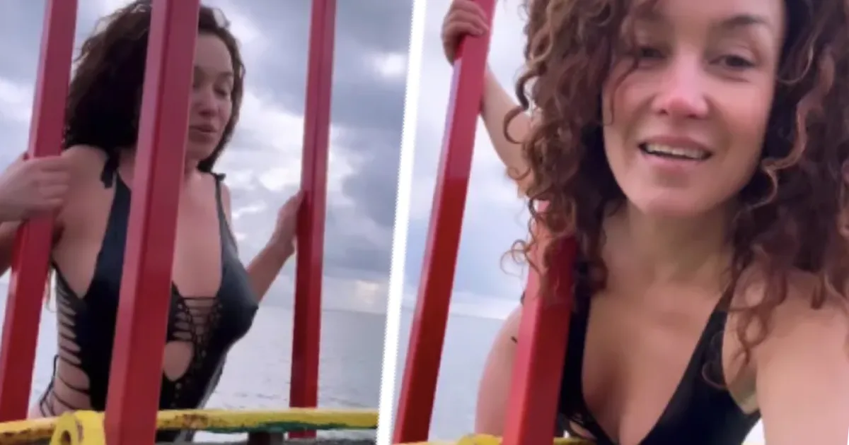Katja Schuurman deelt hete video in schaarse badkleding (VIDEO)