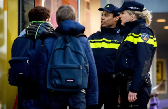 Recordaantal jongeren voor het eerst in aanraking met de politie
