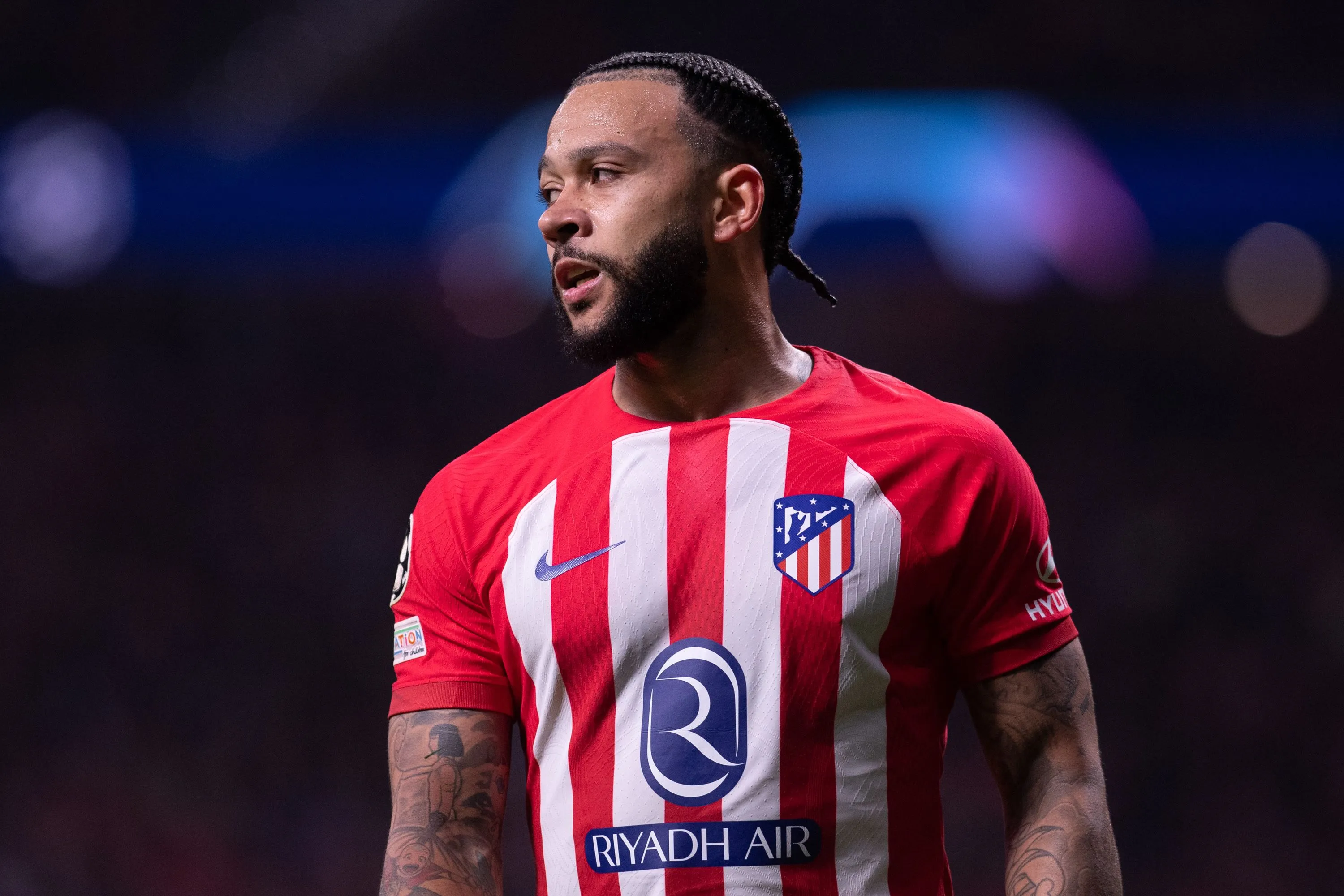 Depay haalt uit naar Kanye West na overwinning: "Je hebt de verkeerde uitgekozen"