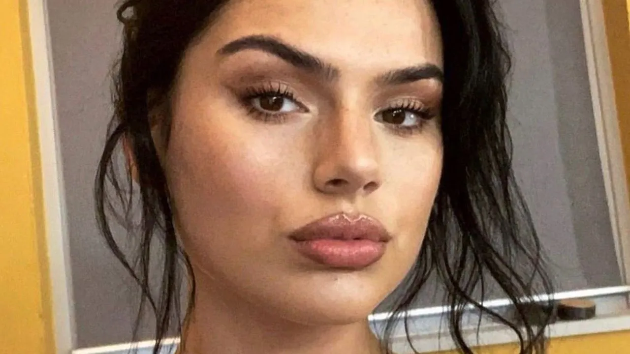 Famke Louise zet haar achterwerk op het internet, fans zijn in totale shock
