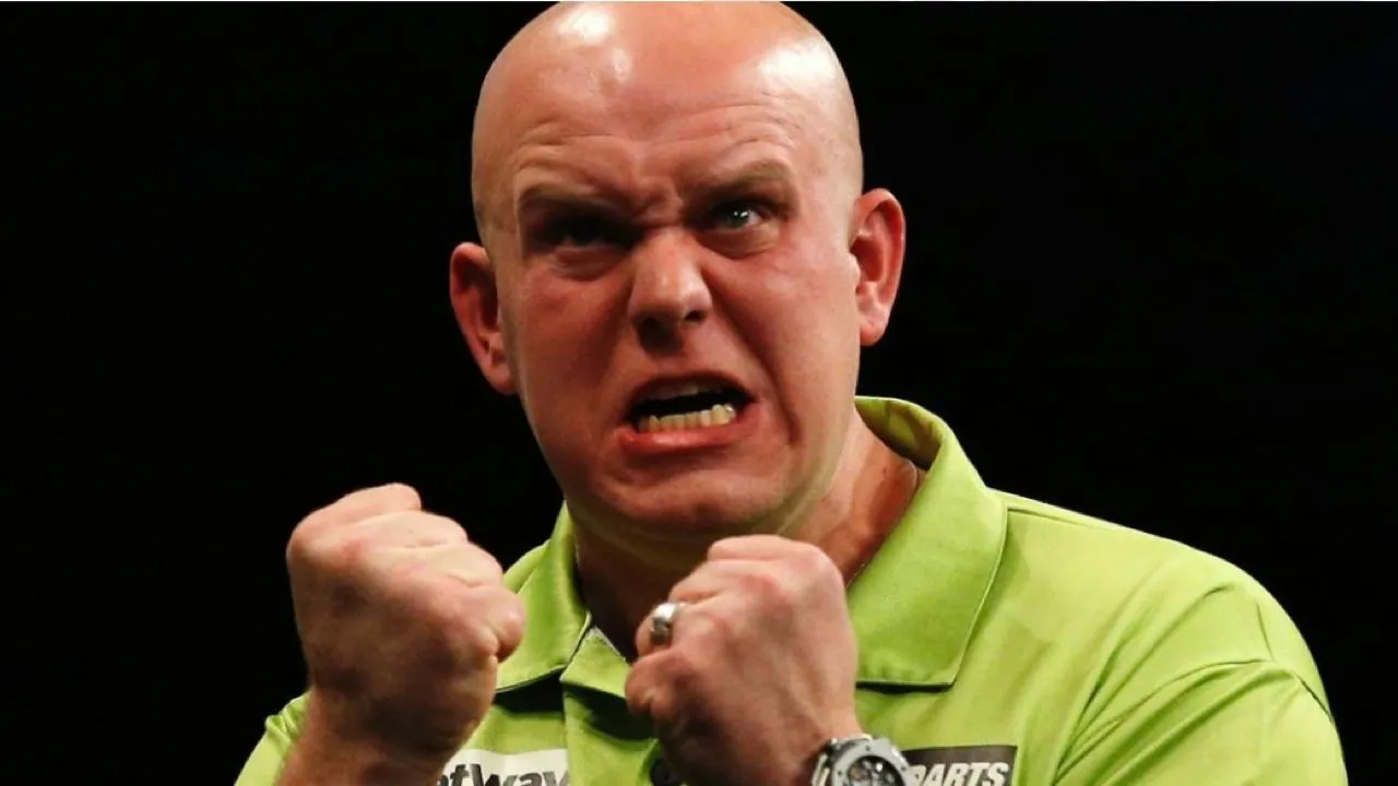 Michael van Gerwen loopt boos weg uit interview na bizarre nederlaag tegen Littler: ‘Zoek het uit’