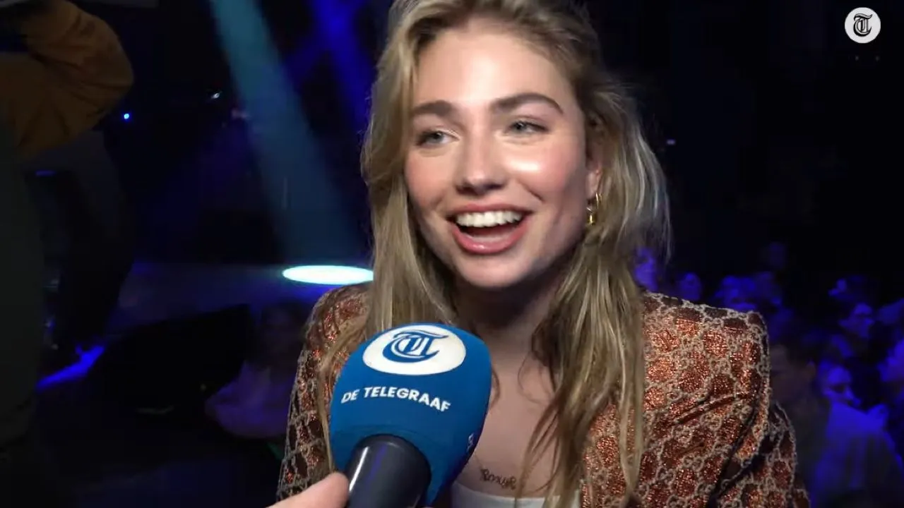 Roxy Dekker reageert ongemakkelijk op vraag over Koen