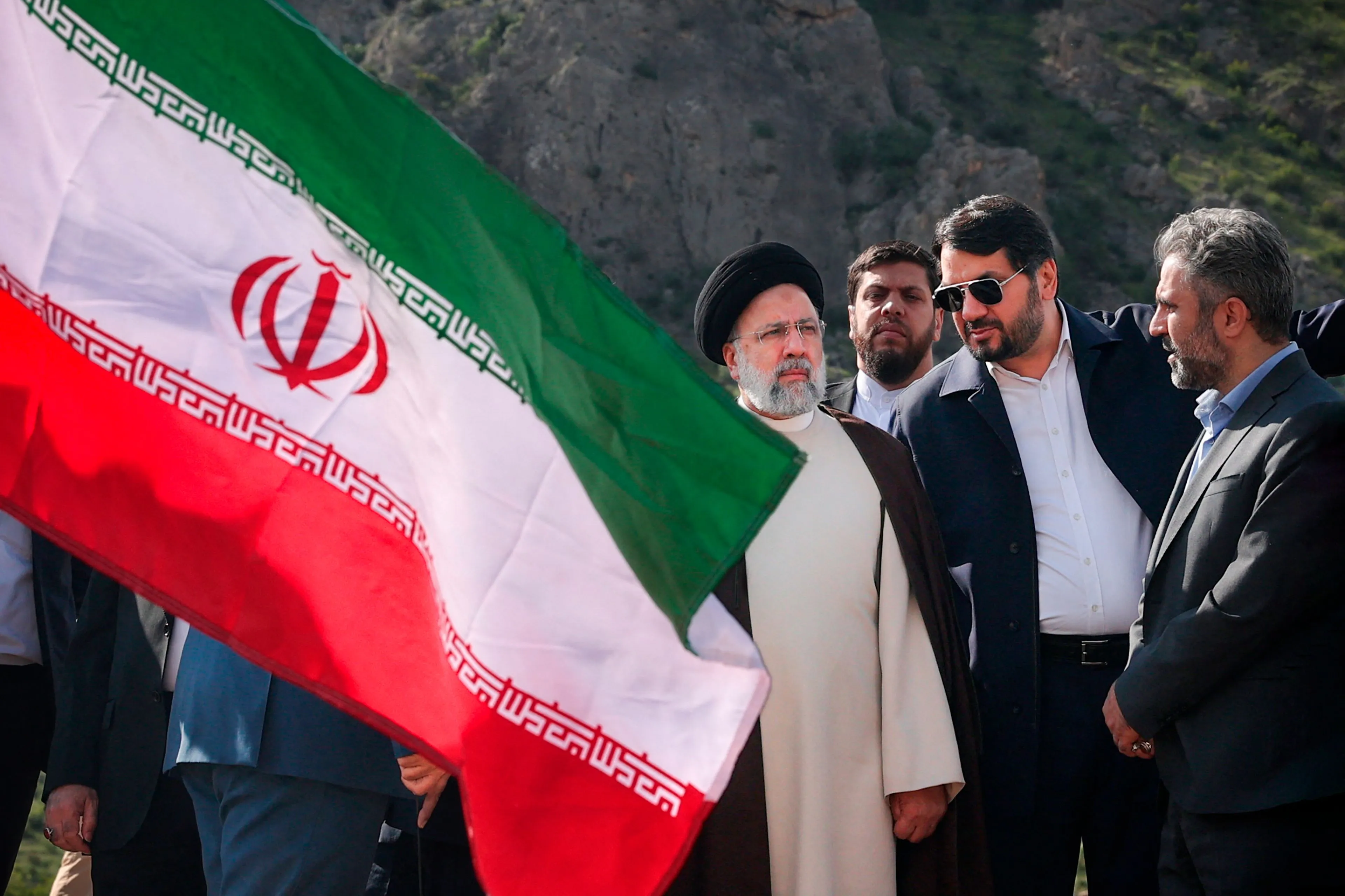 Lichaam van Iraanse president gevonden na helikoptercrash