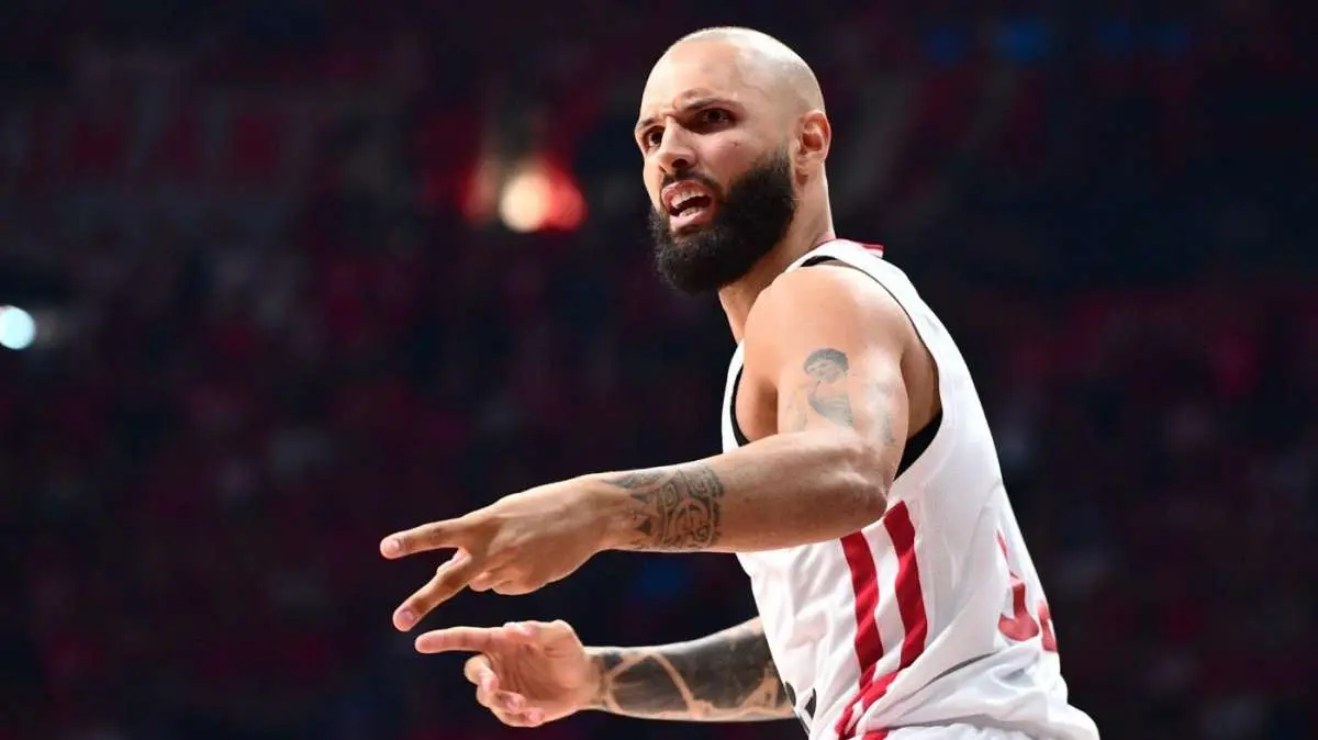 Tensioni e espulsioni: l'Olympiacos vince il campionato greco sul Panathinaikos
