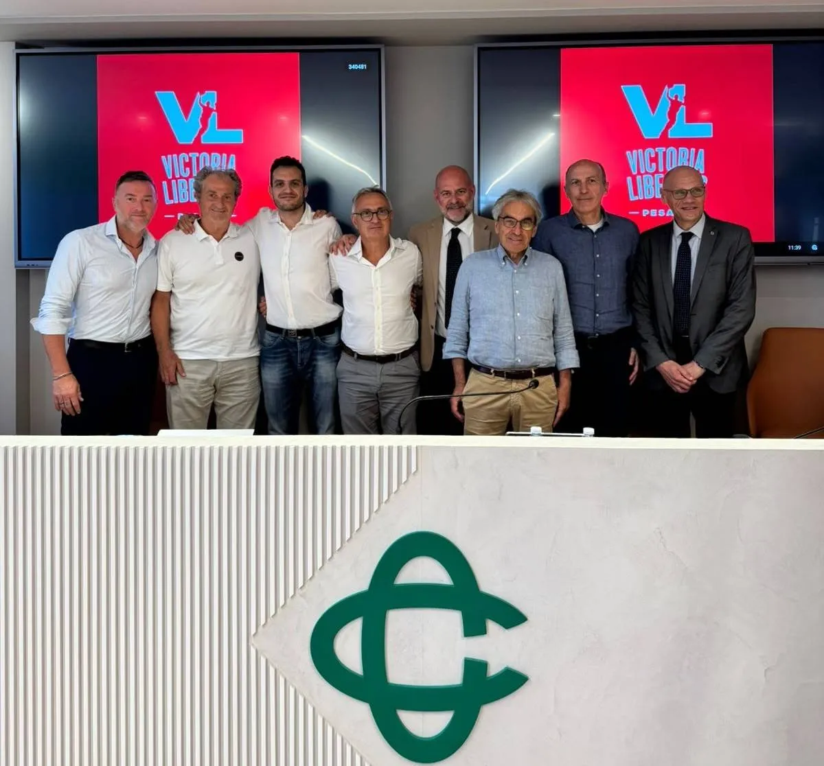 Foto gruppo presentazione Giorgio Valli