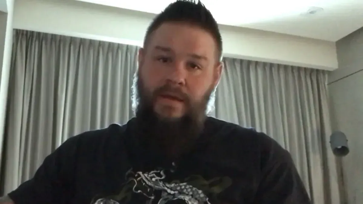 WWE-Ärger: Kevin Owens verärgert nach Parkplatz-Angriff, Video aufgetaucht