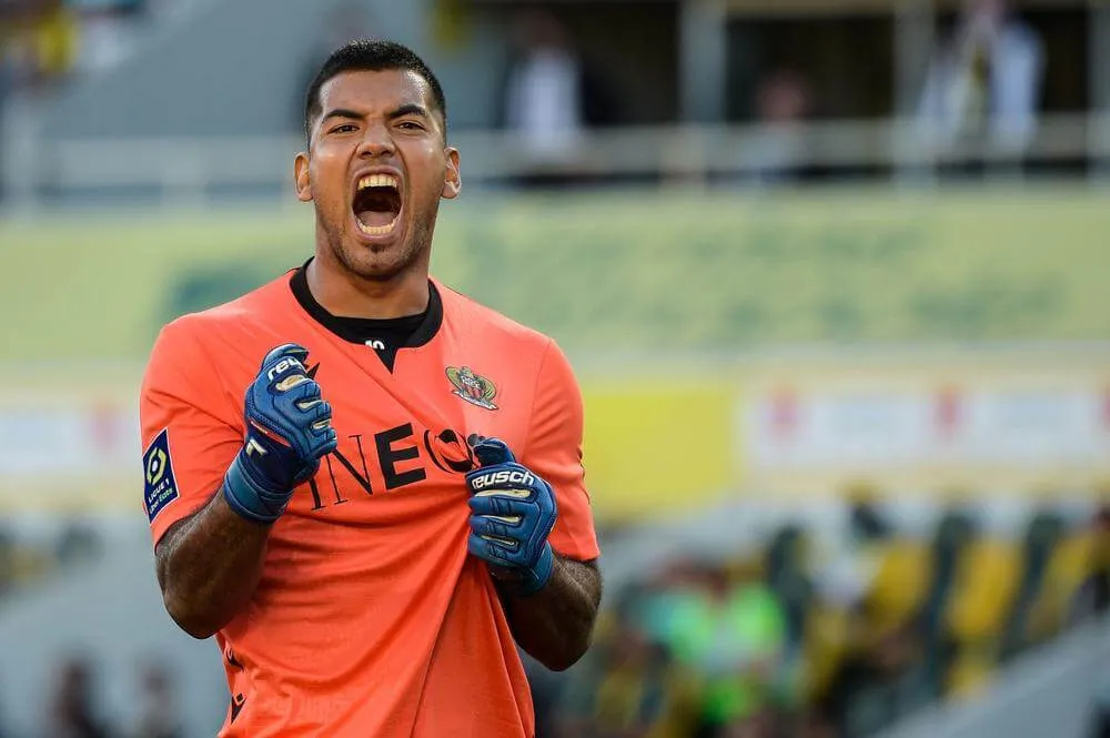 De Mos wil gehoord worden: 'Benítez is een buikvaller, moest weg bij Nice voor komst Schmeichel'