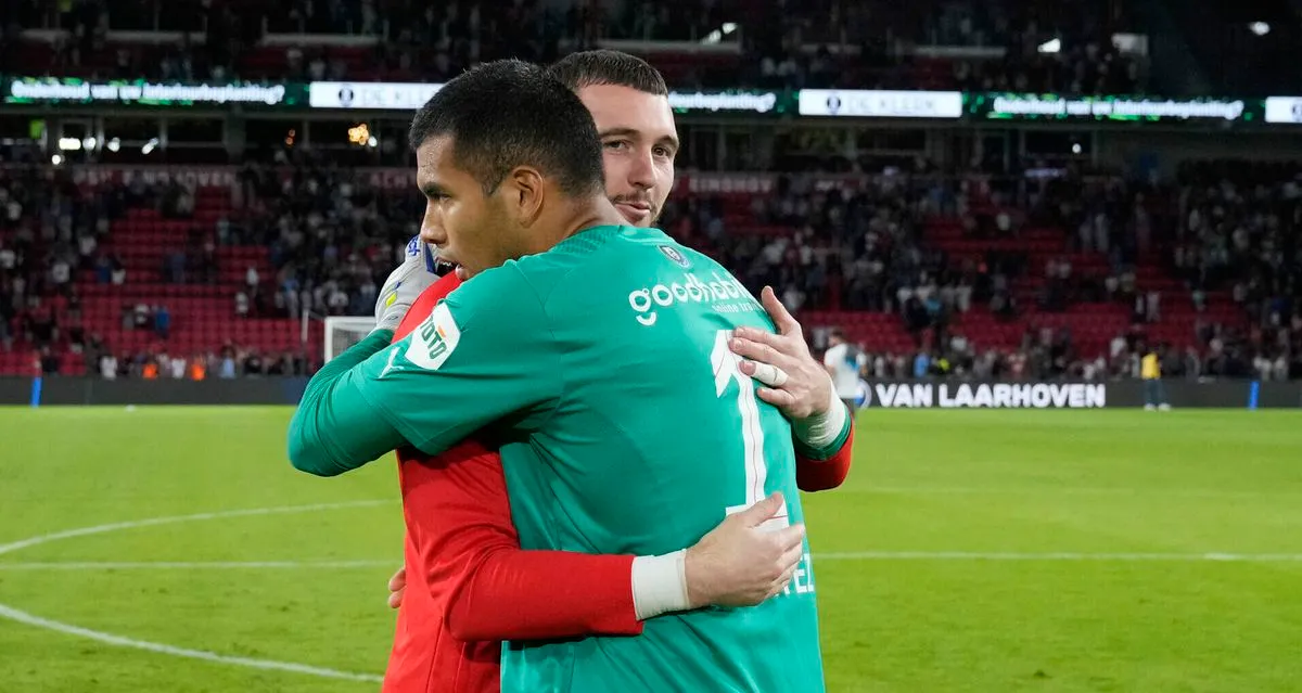 Bosz baalt van uitfluiten Benítez | Trainer neemt vallende maar niet duikende Benítez in bescherming