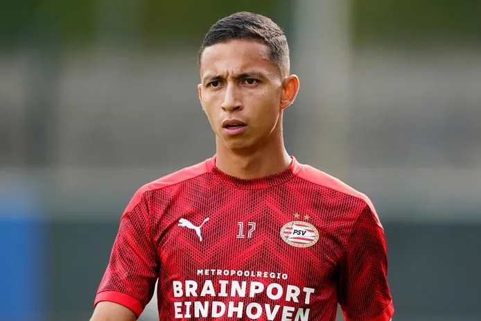 PSV-fans wijzen massaal naar Mauro Júnior én naar Kenneth Perez