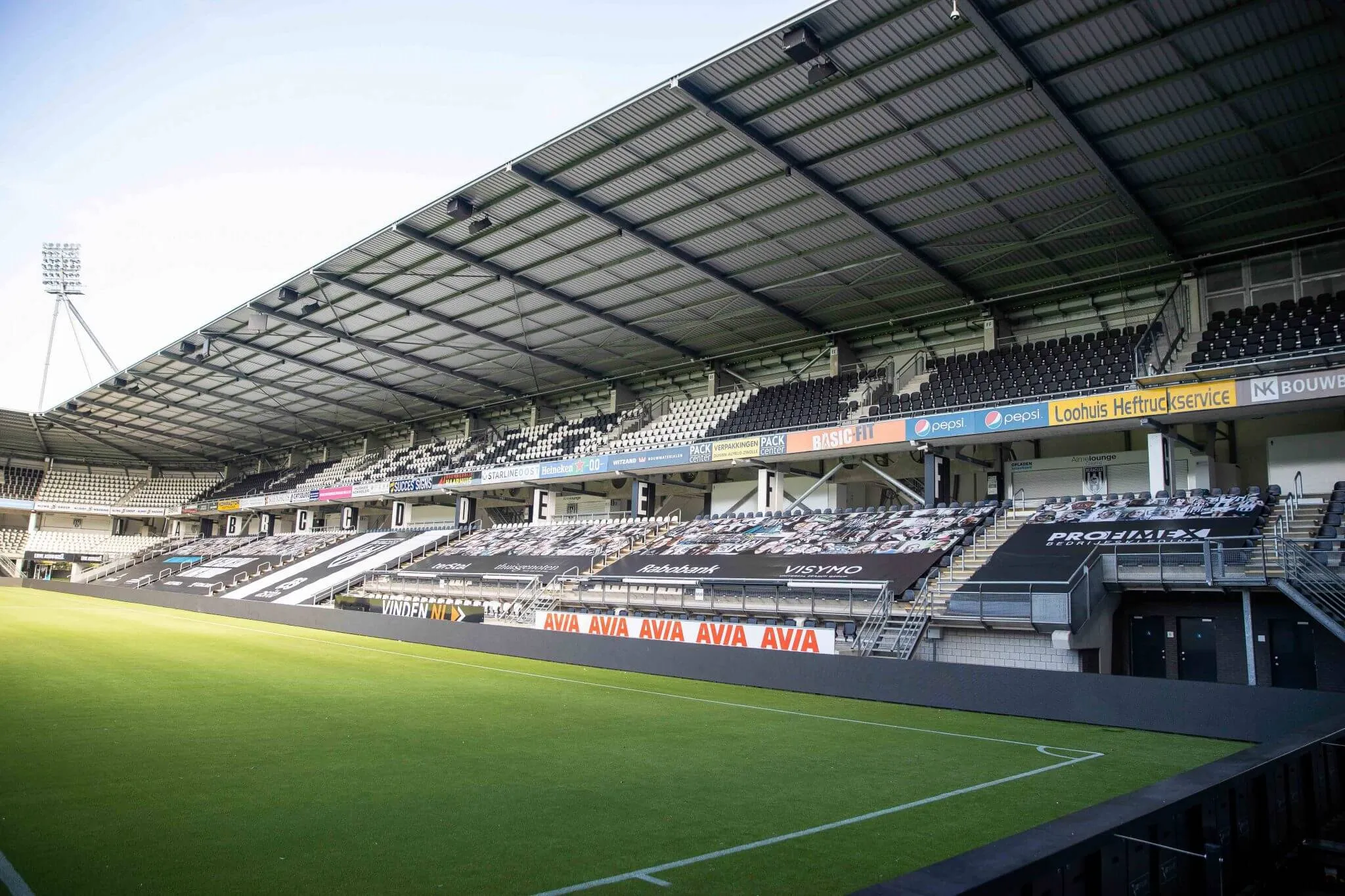 Groningen-trainer over Heracles - PSV: 'Zo werkt het natuurlijk niet'