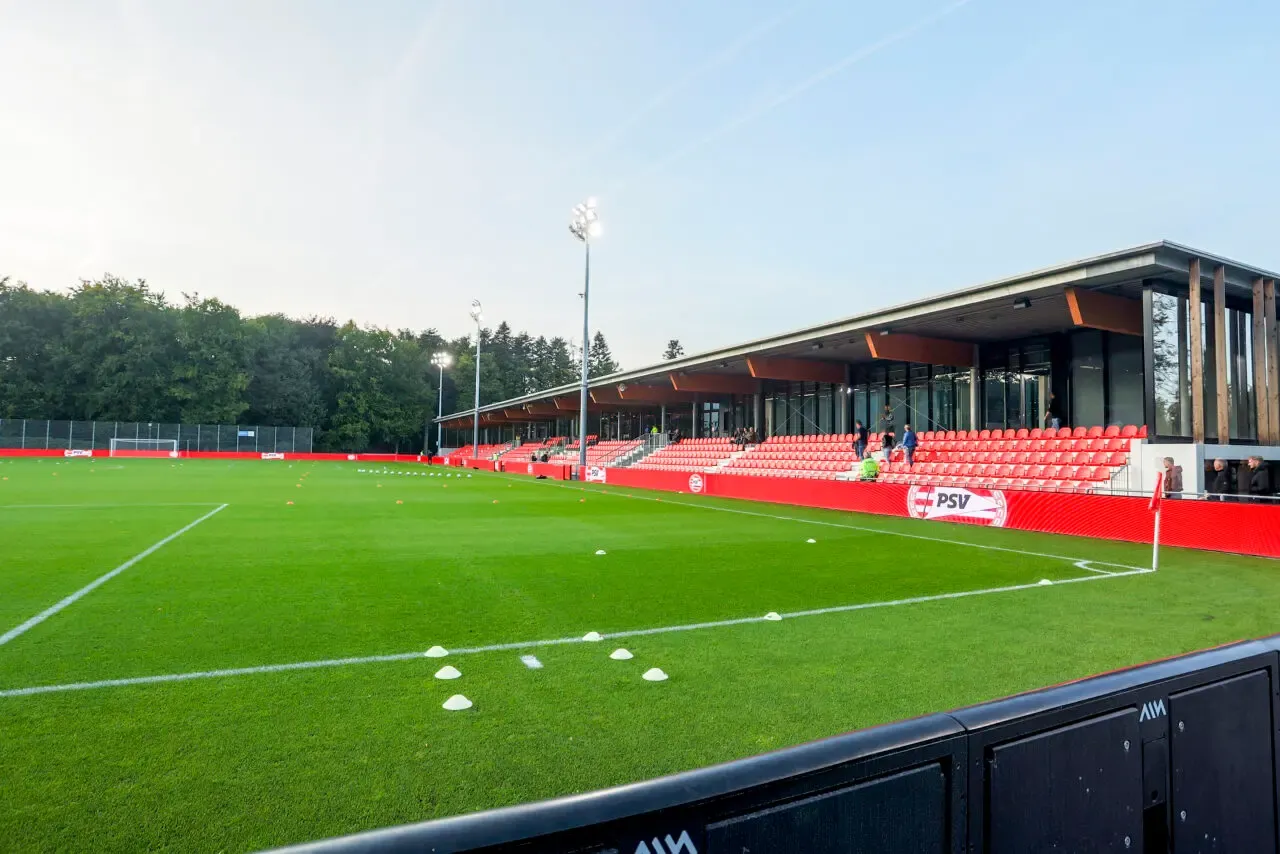 PSV begonnen met bouw nieuw stadion op de Herdgang